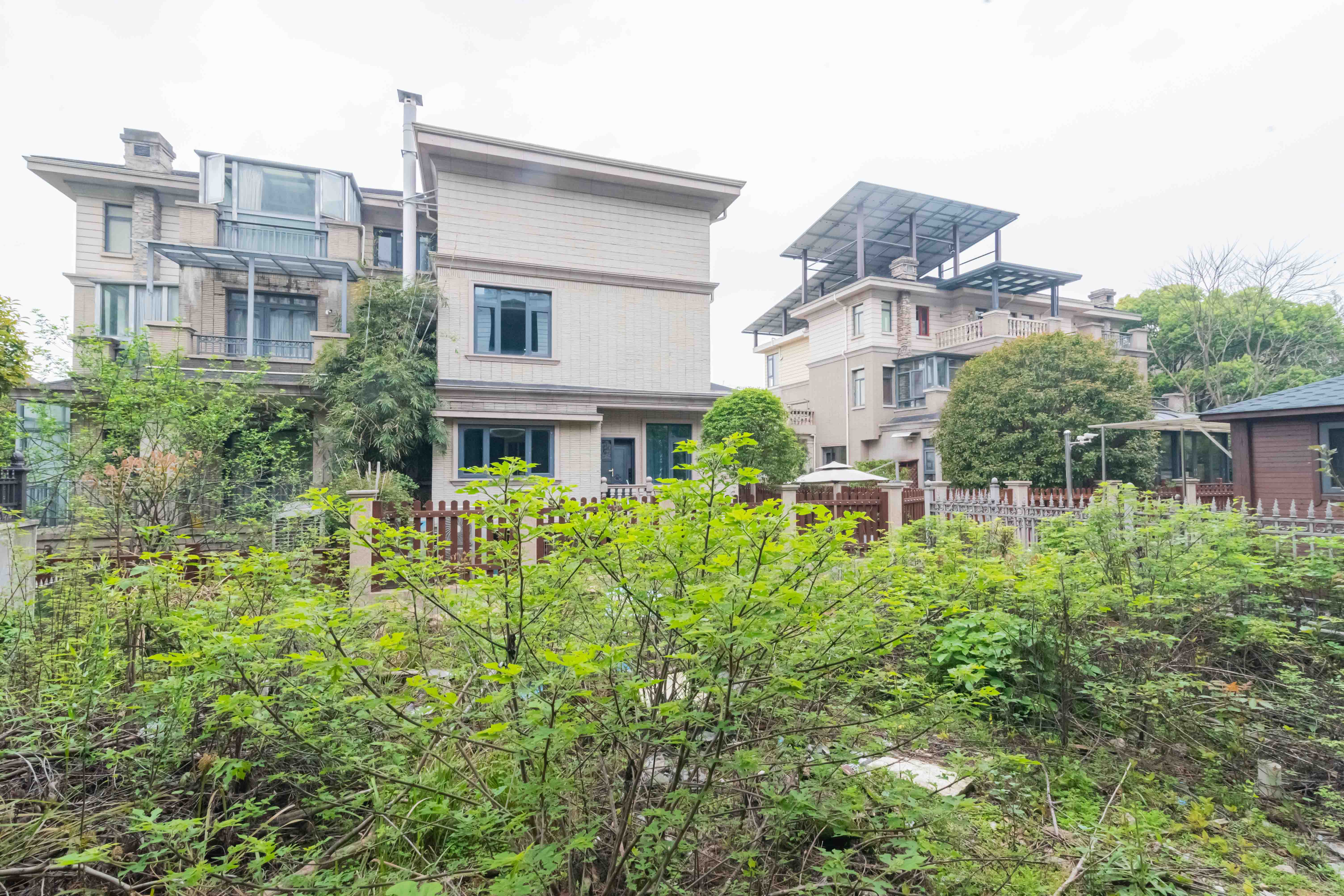 藏珑湖上国际花园  8室2厅5卫   1800.00万其他