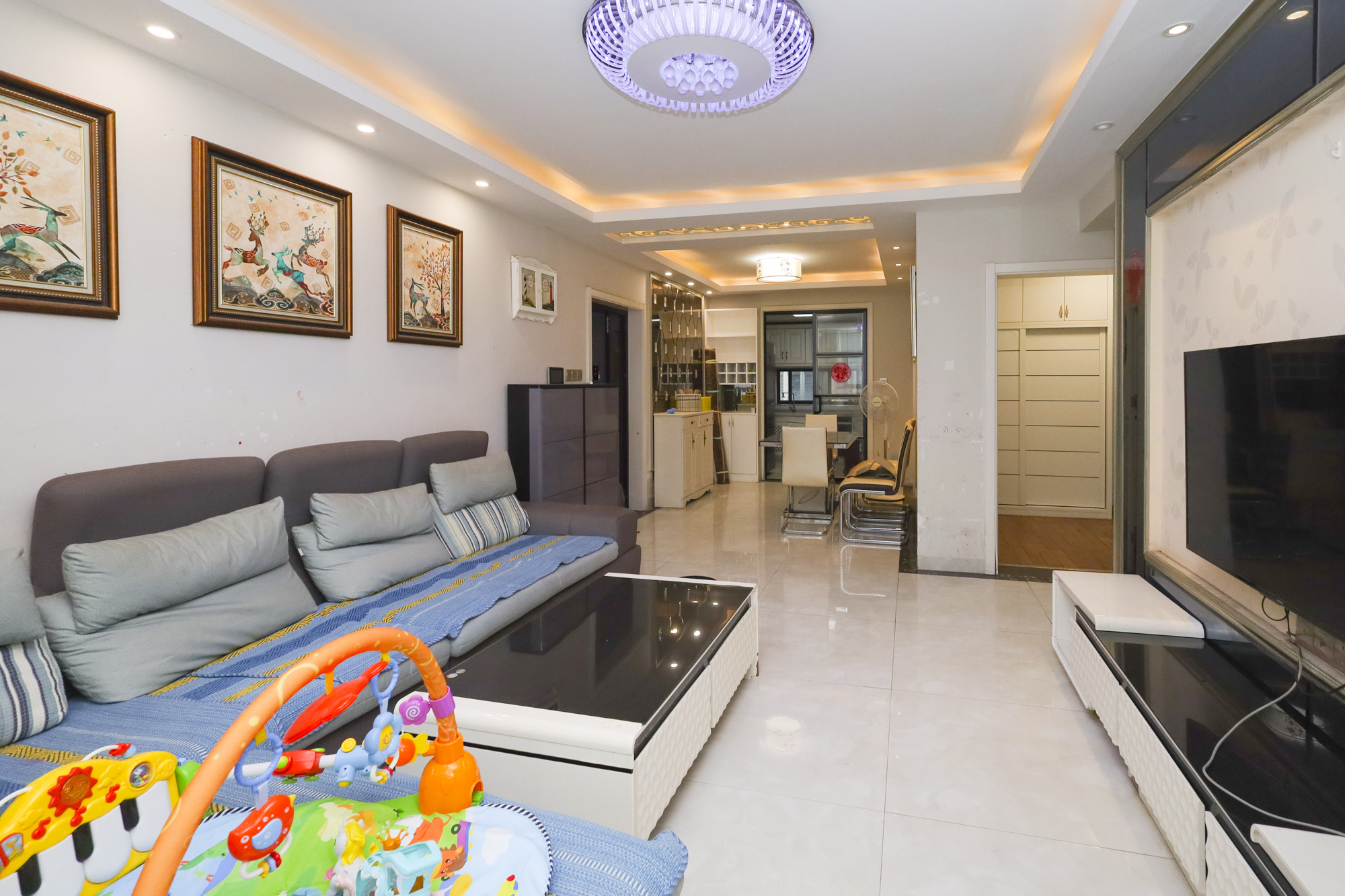 绿地中央广场  3室2厅1卫   130.00万 绿地中央广场  3室2厅1卫   130.00万