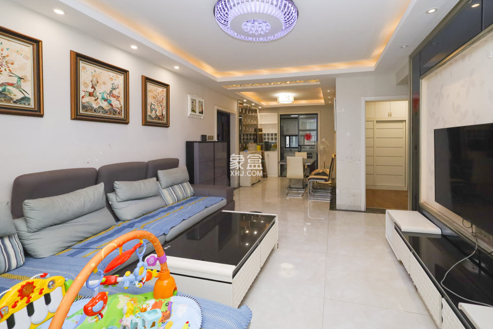 绿地中央广场  3室2厅1卫    130.0万