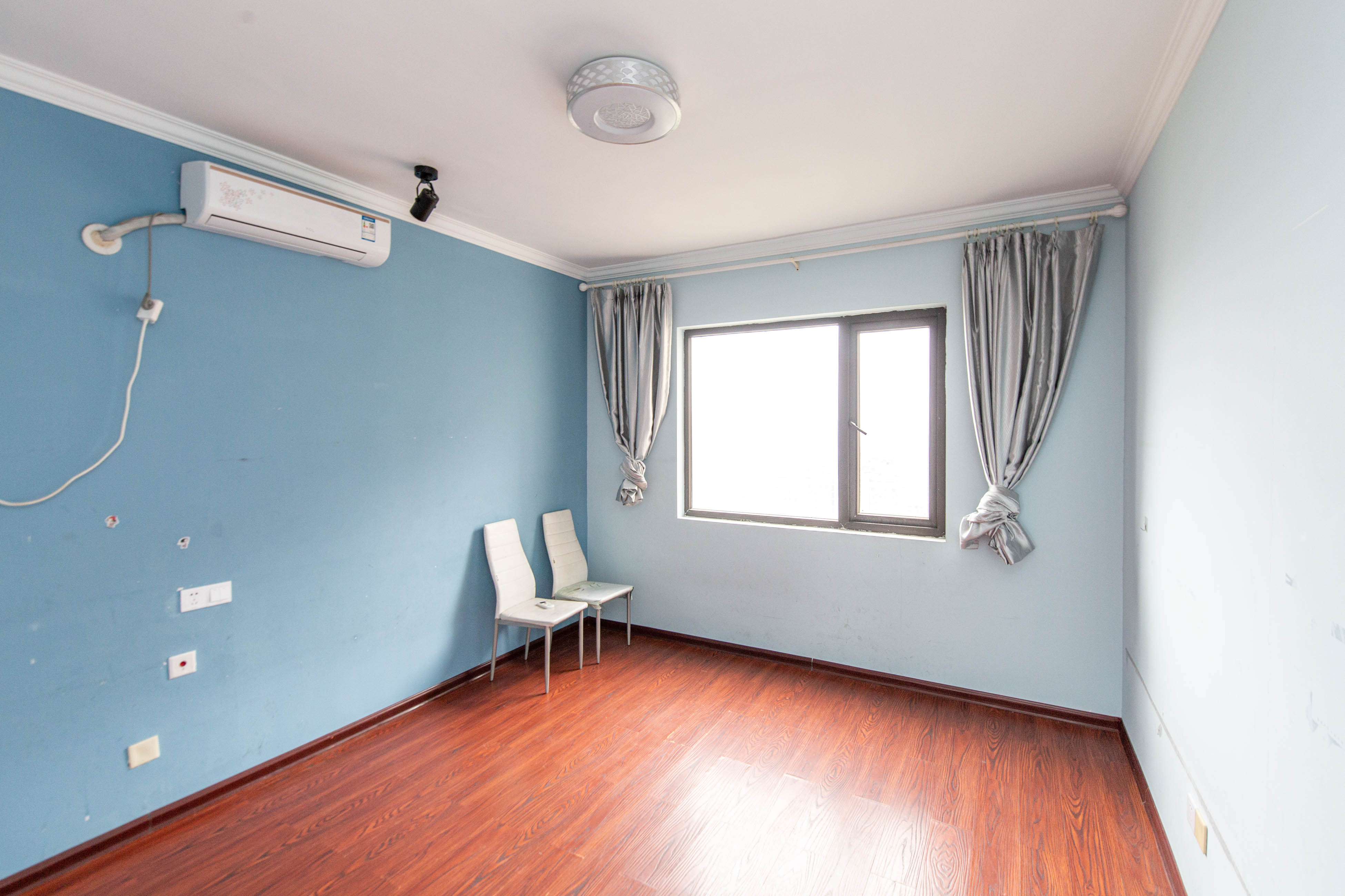 旭辉香樟公馆  4室2厅2卫    148.0万卧室