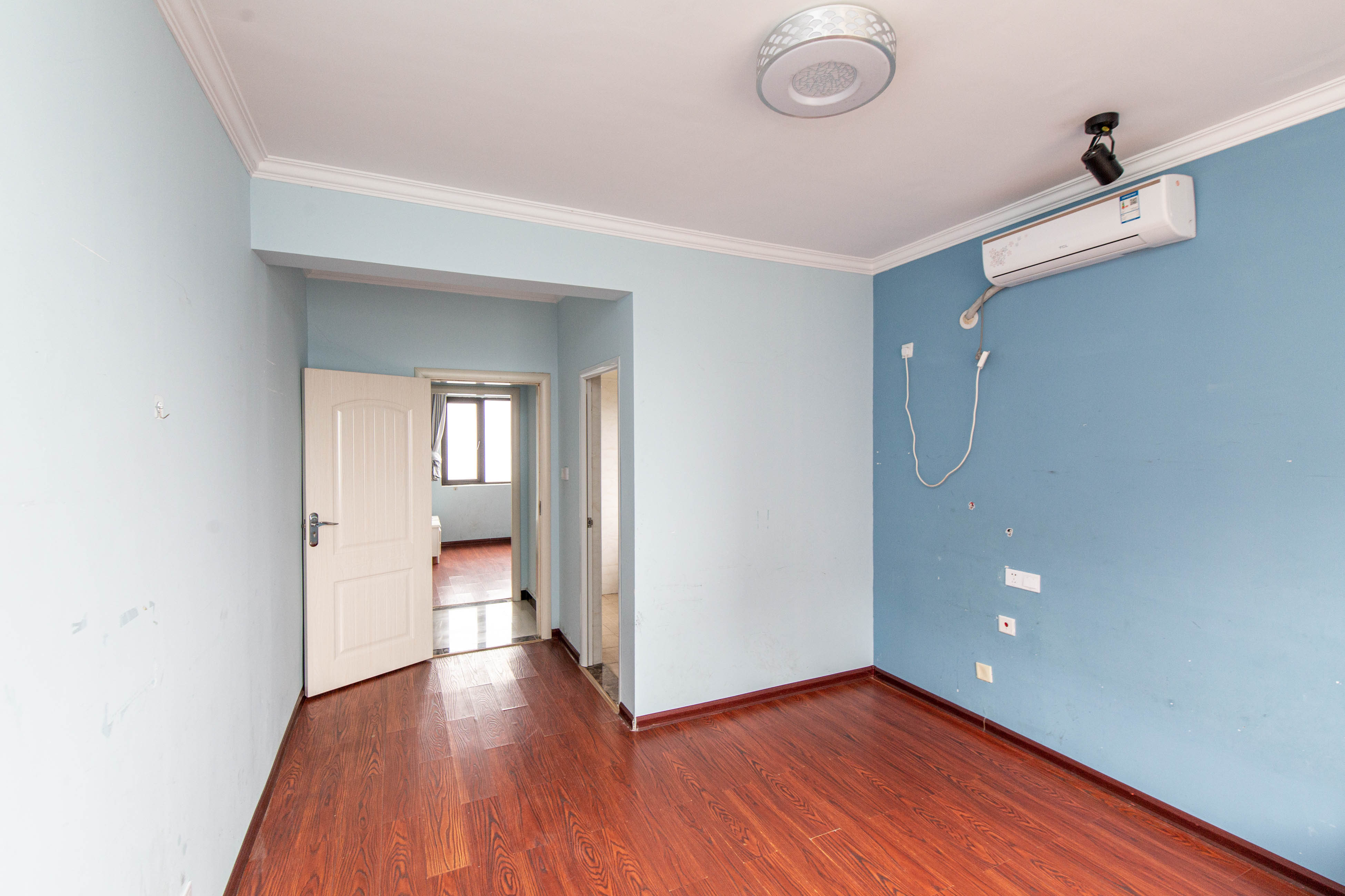 旭辉香樟公馆  4室2厅2卫    148.0万卧室