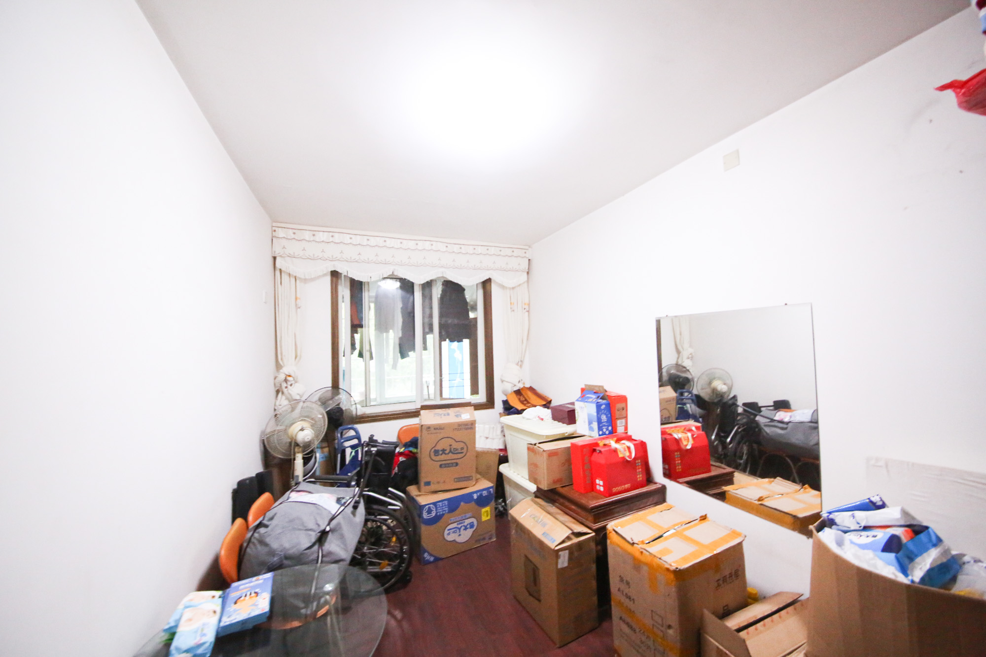 荷花园安置小区  4室2厅2卫   96.80万卧室