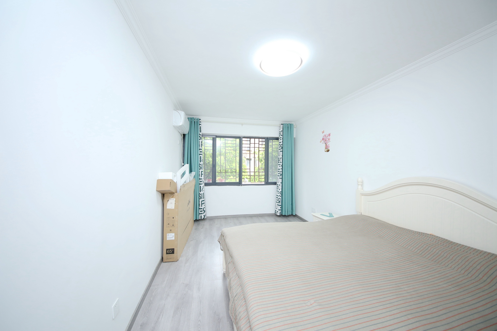 燕山街社区  2室2厅1卫   60.00万卧室