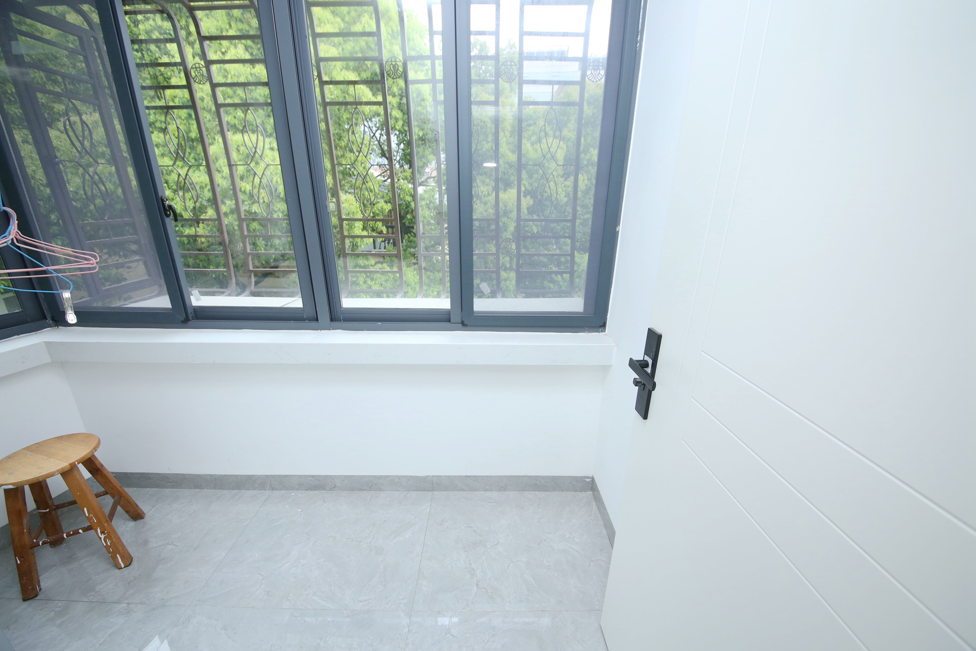 燕山街社区  2室2厅1卫   60.00万阳台