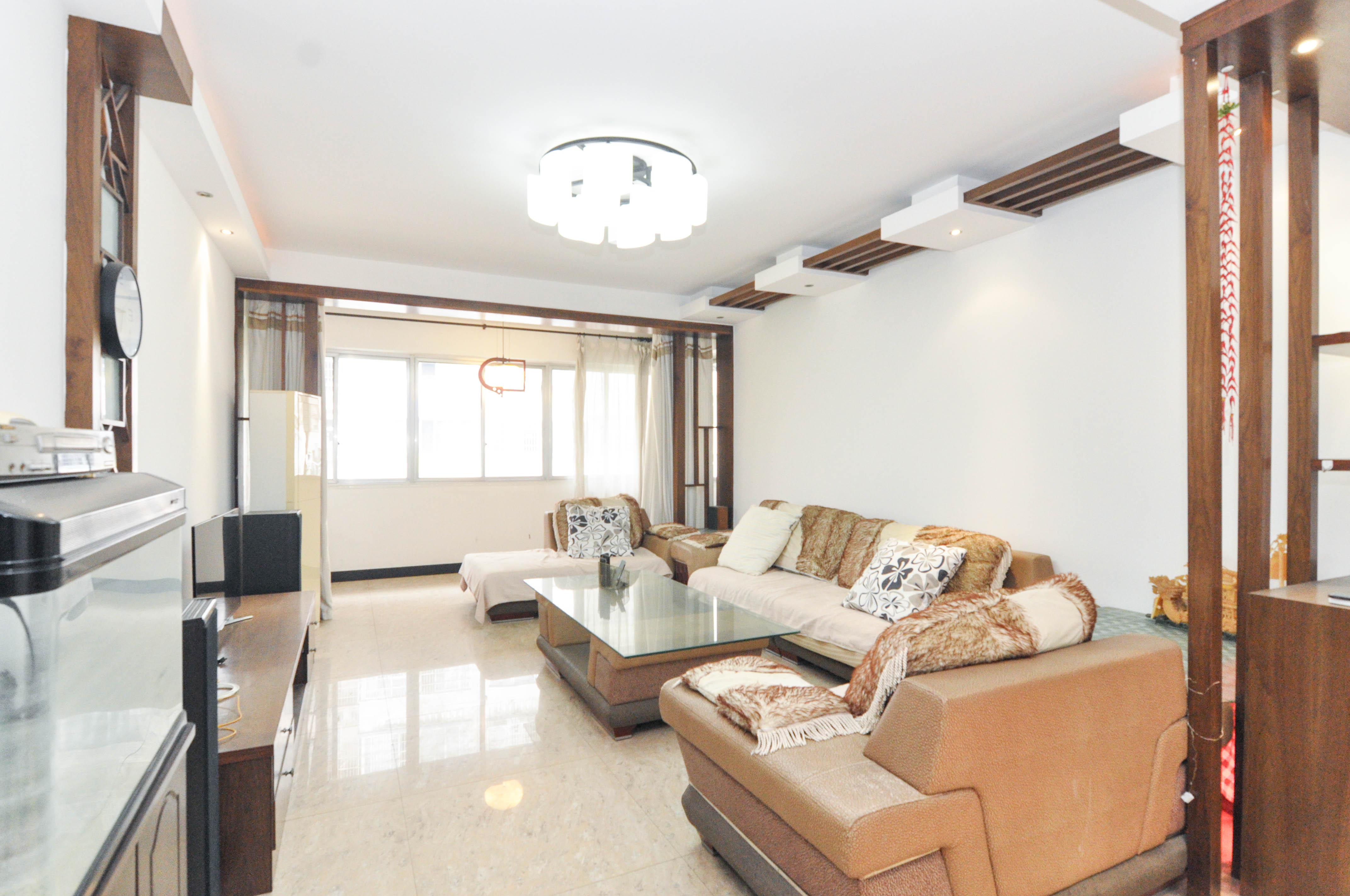 麓谷雅园  3室2厅2卫    90.8万客厅