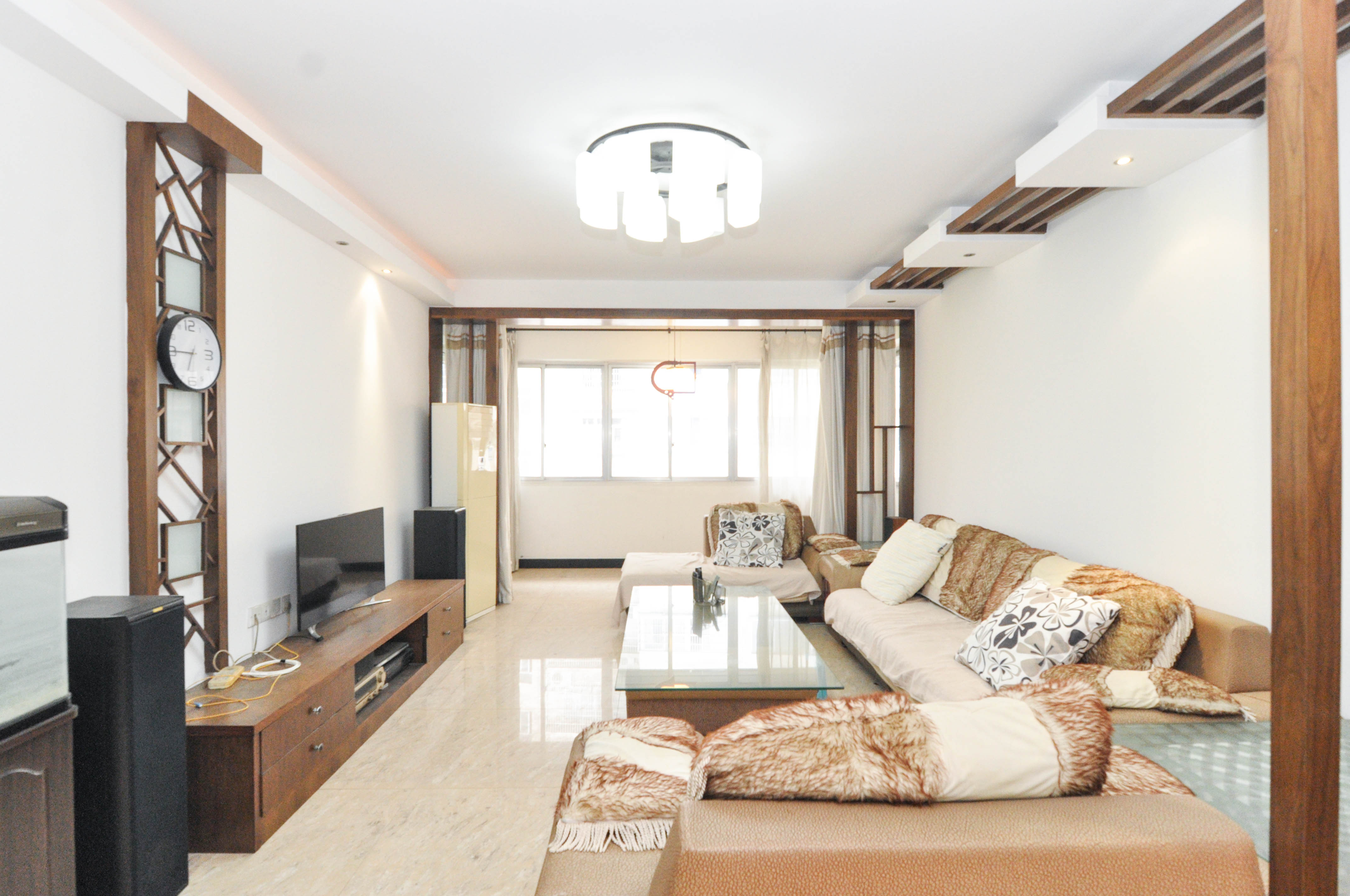 麓谷雅园  3室2厅2卫    90.8万客厅