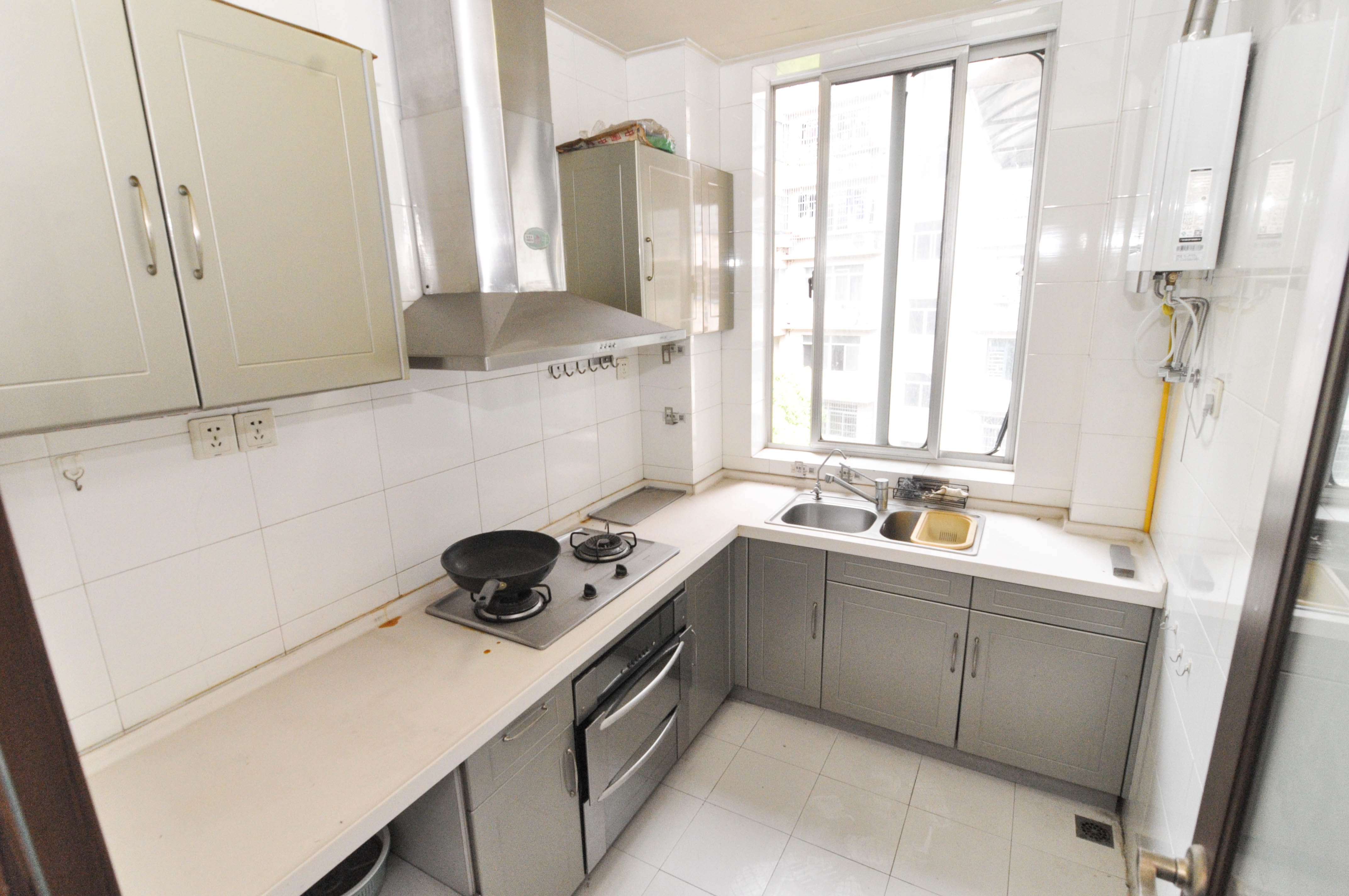 麓谷雅园  3室2厅2卫    90.8万厨房