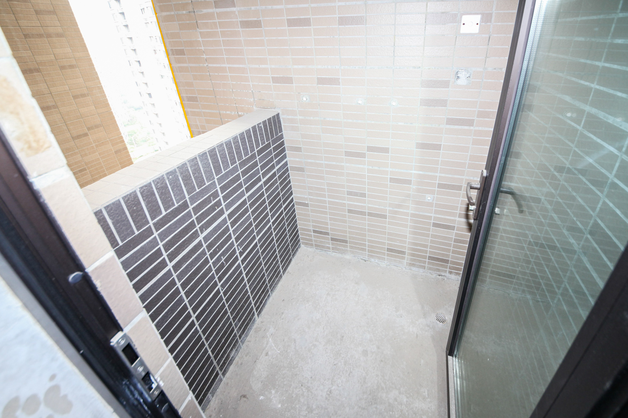 时代倾城三期 3室2厅2卫 95.00万 时代倾城三期 3室2厅2卫 95.00万阳台