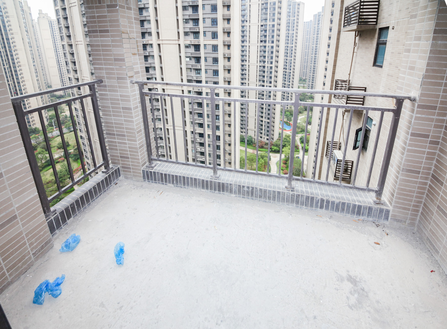 时代倾城三期 3室2厅2卫 95.00万 时代倾城三期 3室2厅2卫 95.00万阳台