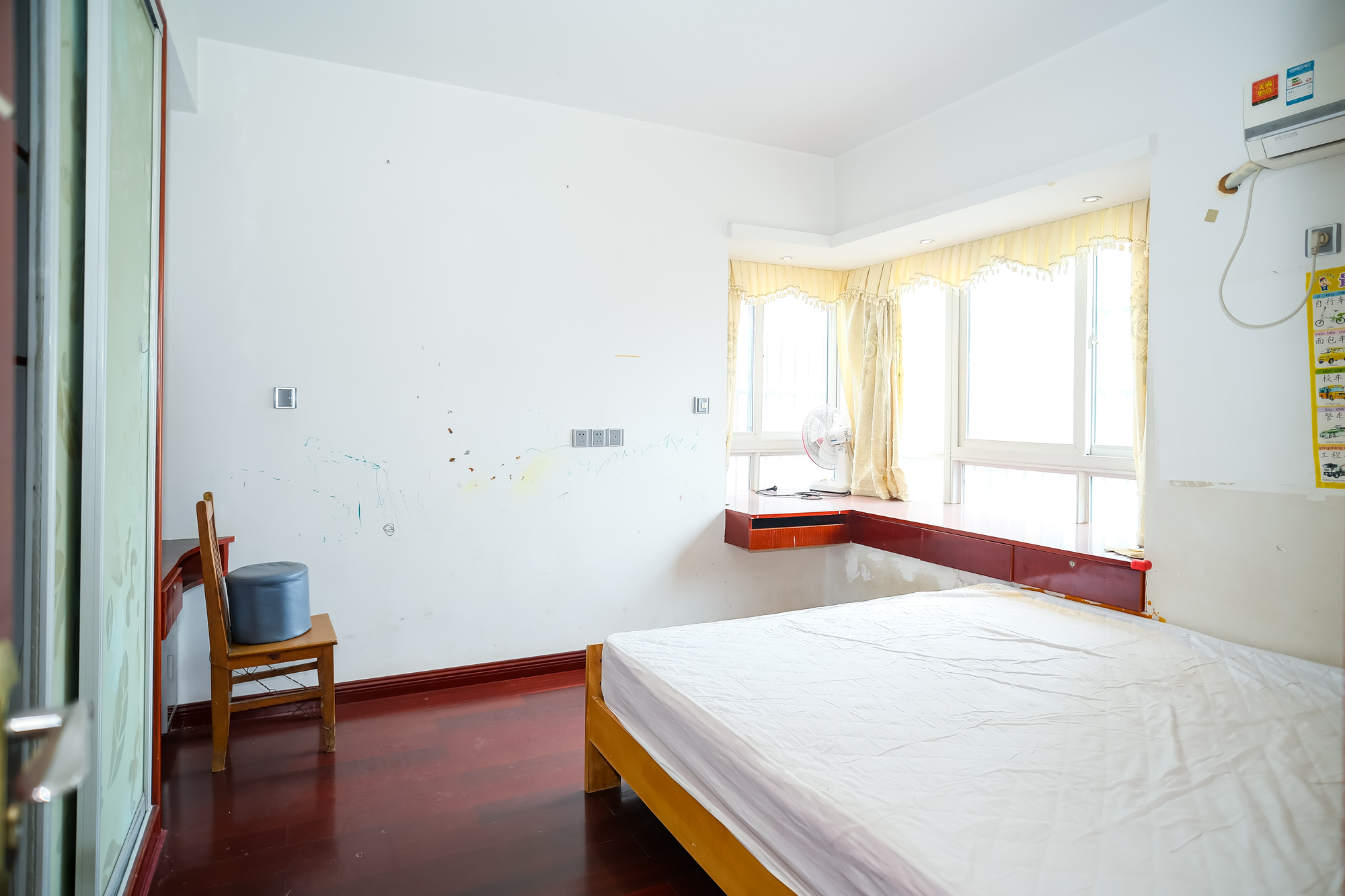 香槟小镇(香槟花苑）  2室2厅1卫   55.00万卧室