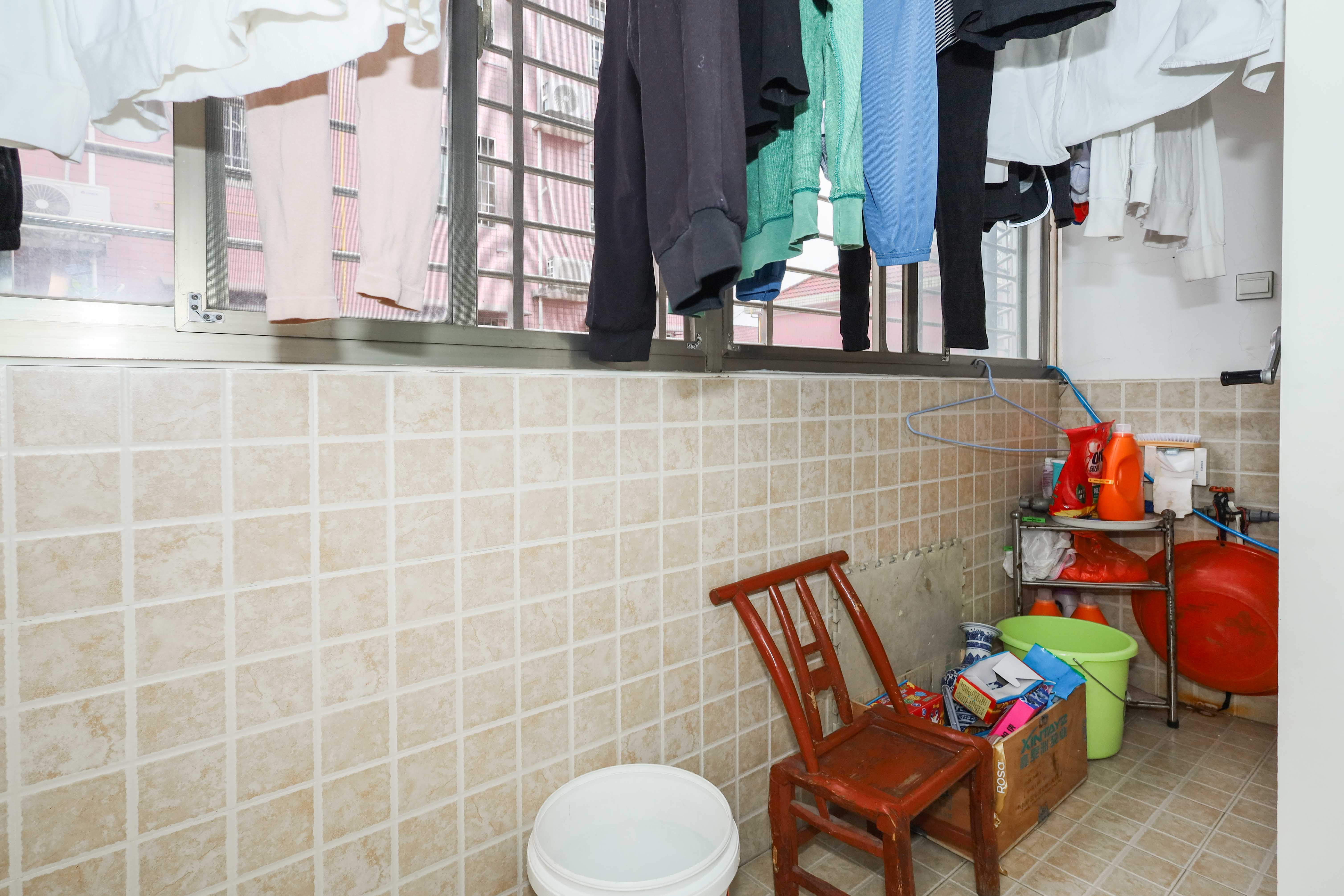 雷锋机电市场一期  3室2厅2卫   70.00万阳台