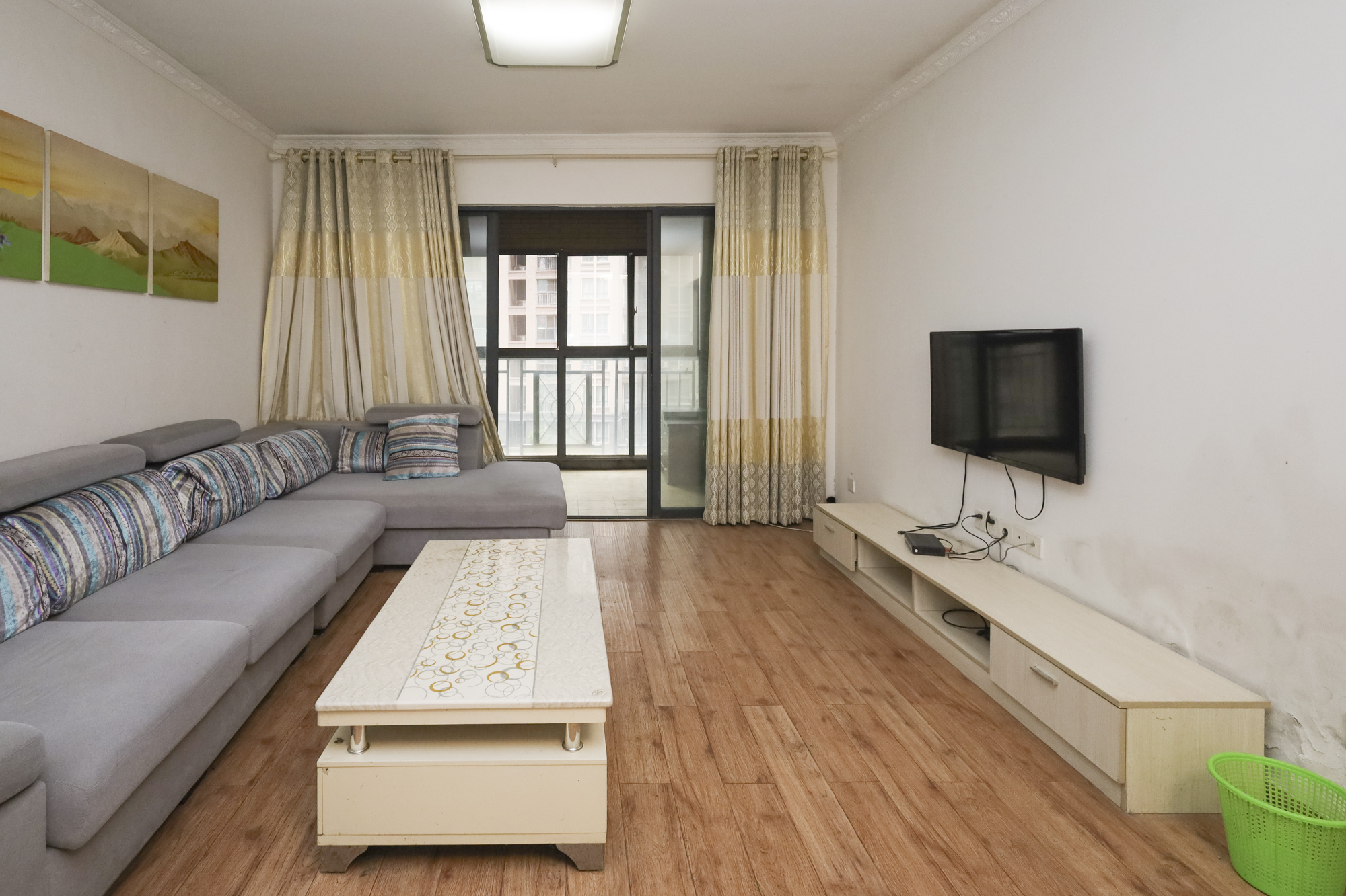 山水誉峰  4室2厅1卫    172.0万客厅