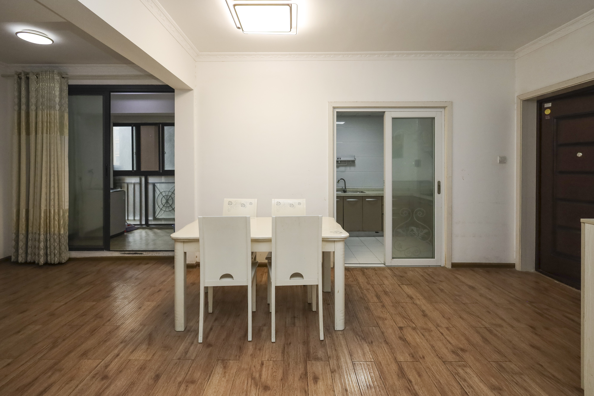 山水誉峰  4室2厅1卫    172.0万客厅