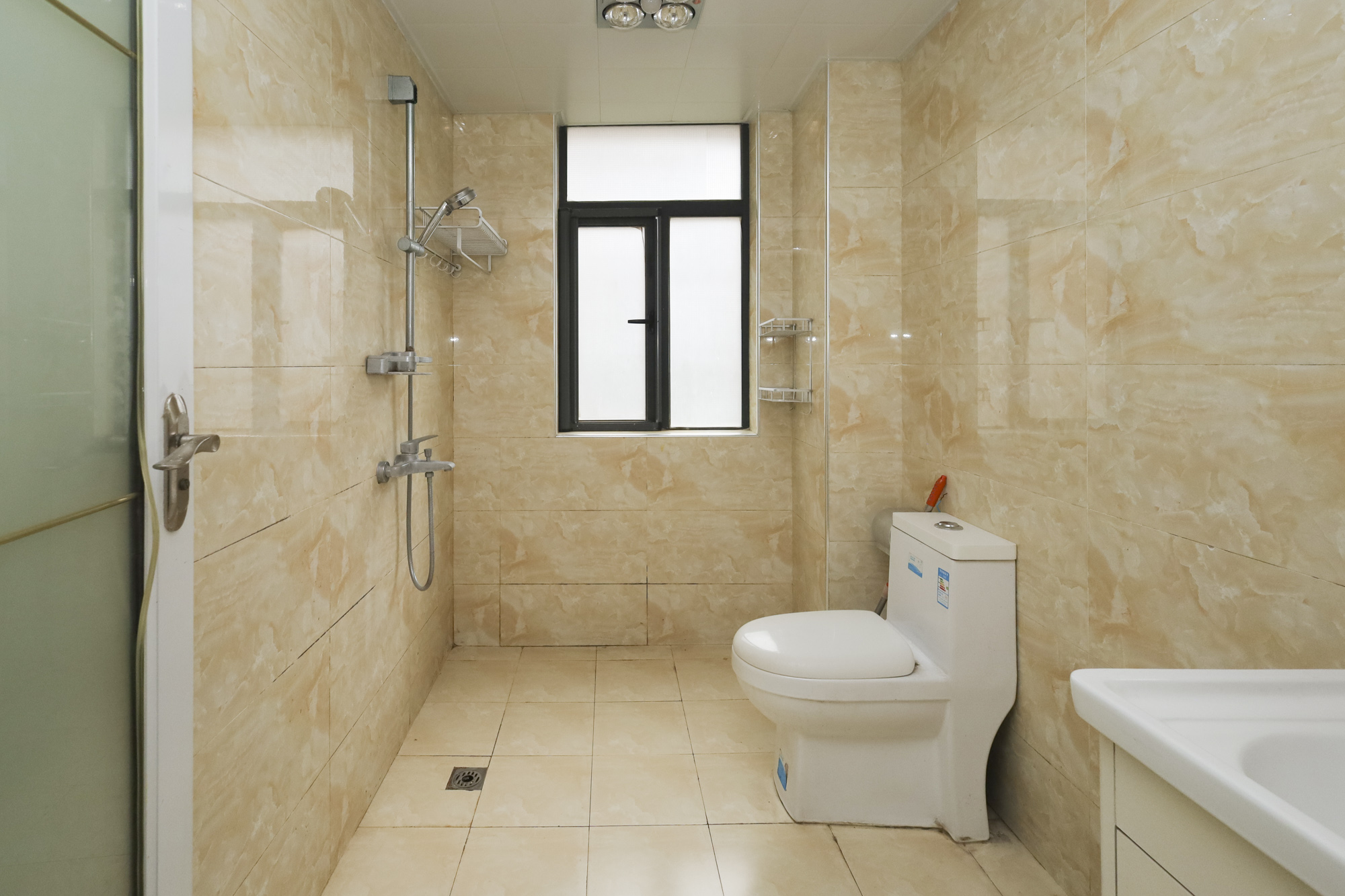 山水誉峰  4室2厅1卫    172.0万卫生间