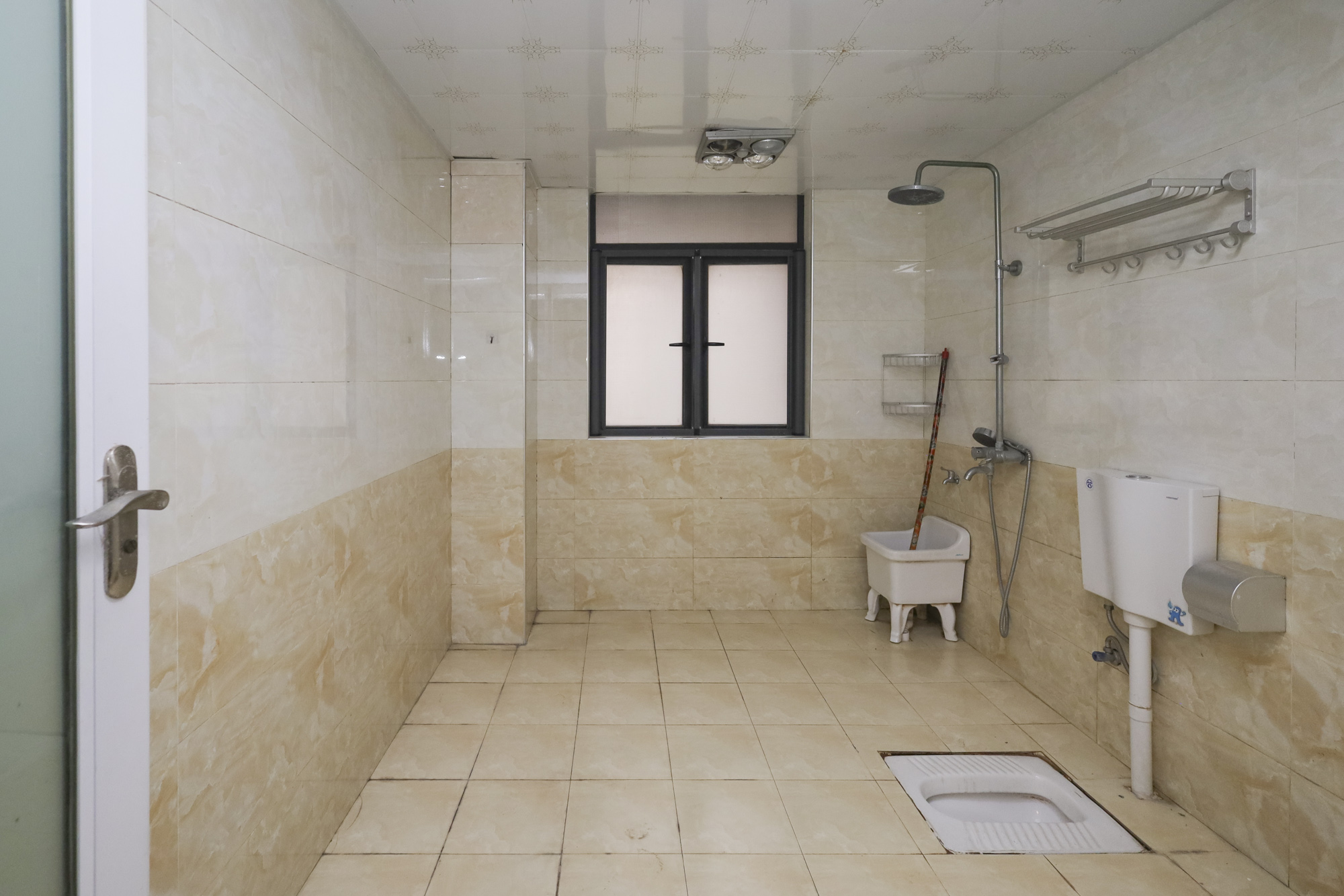 山水誉峰  4室2厅1卫    172.0万卫生间