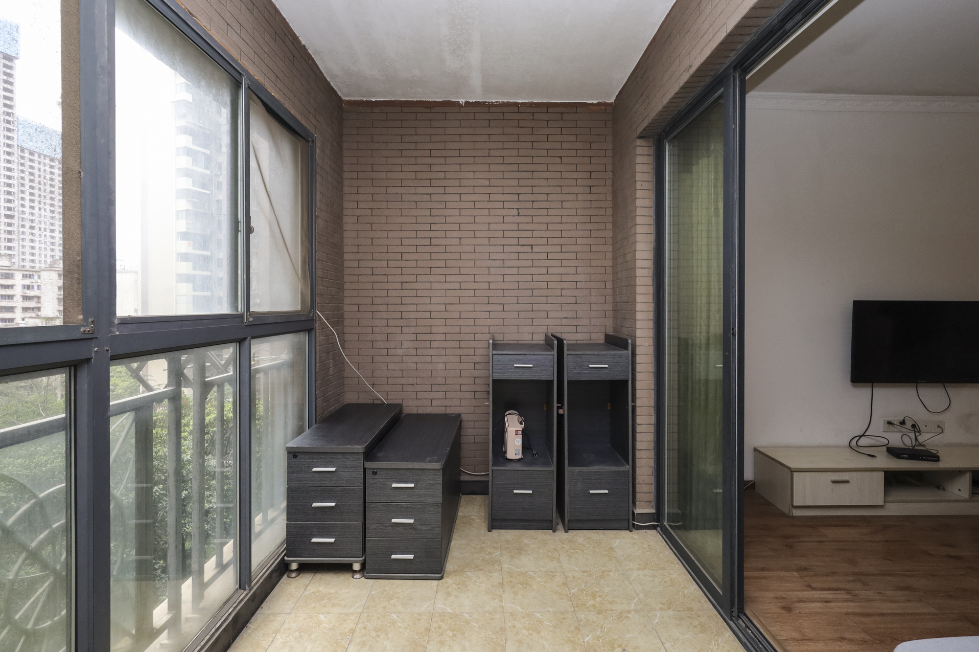 山水誉峰  4室2厅1卫    172.0万阳台