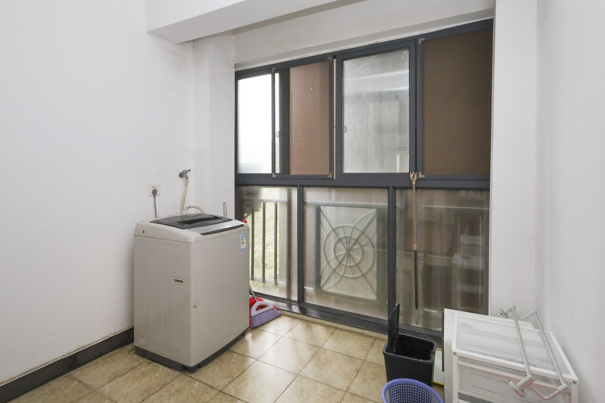 山水誉峰  4室2厅1卫    172.0万阳台