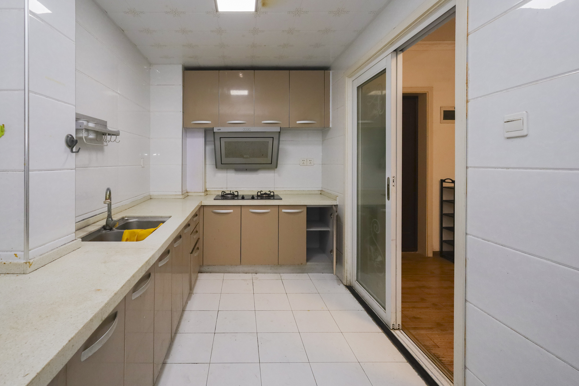 山水誉峰  4室2厅1卫    172.0万厨房