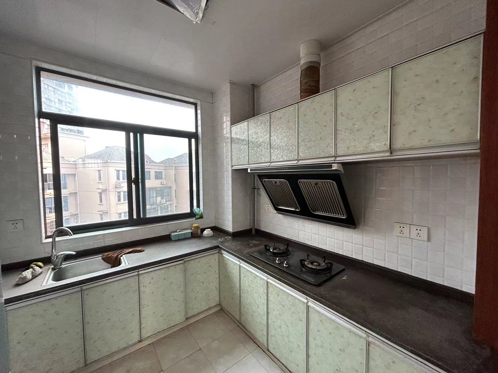 中央皇庭 2室2厅1卫 49.80万 中央皇庭 2室2厅1卫 49.80万室内图