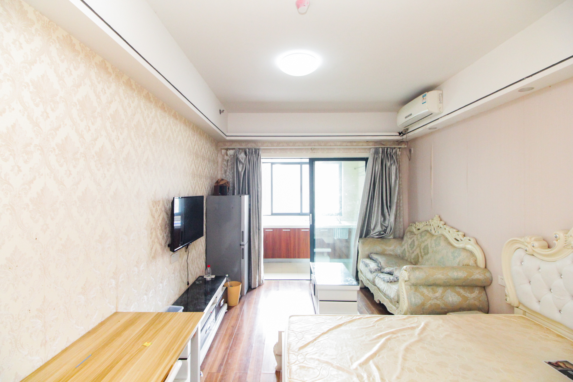 中建木莲工社  1室1厅1卫   28.00万客厅