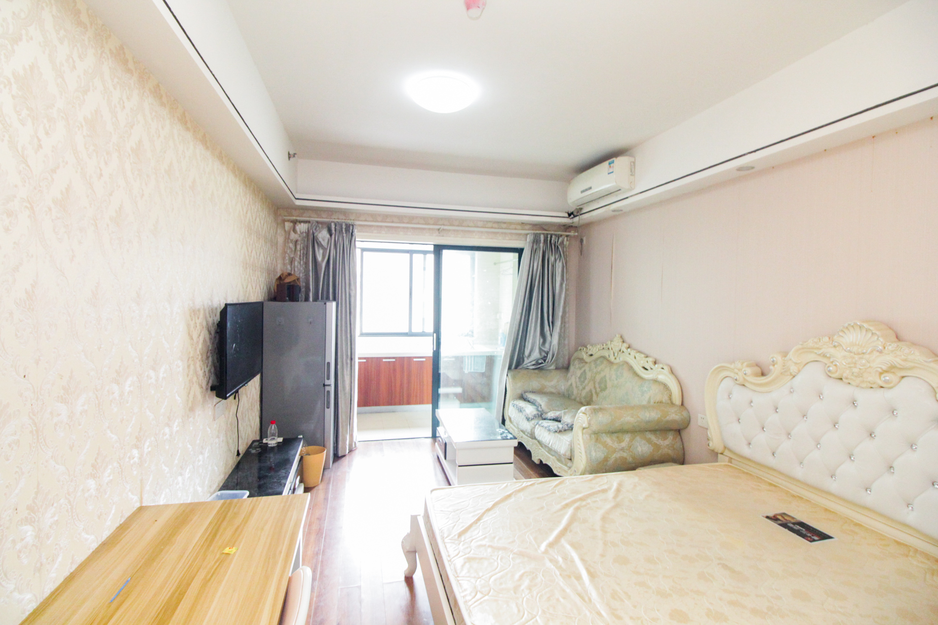 中建木莲工社  1室1厅1卫   28.00万客厅