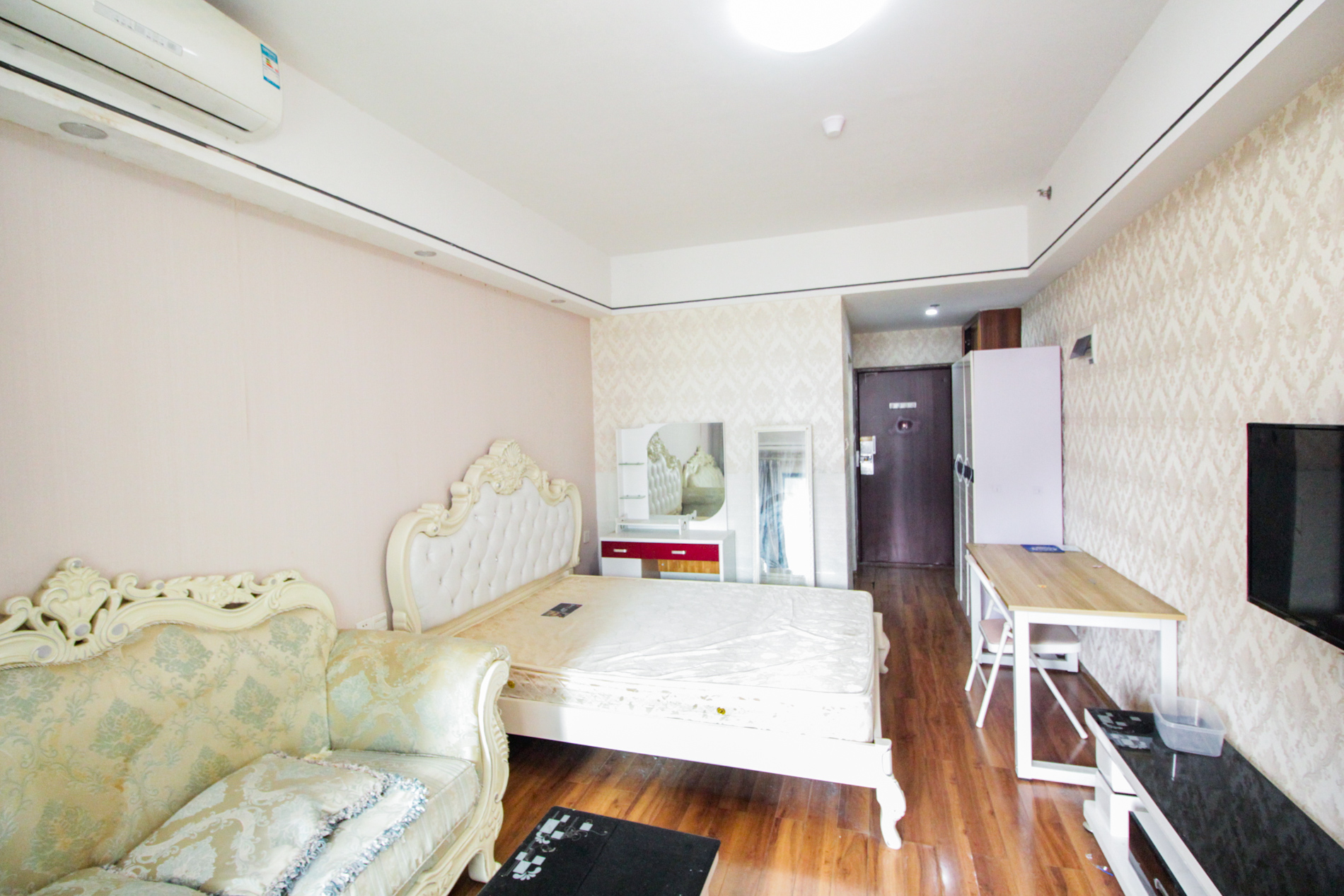 中建木莲工社  1室1厅1卫   28.00万客厅