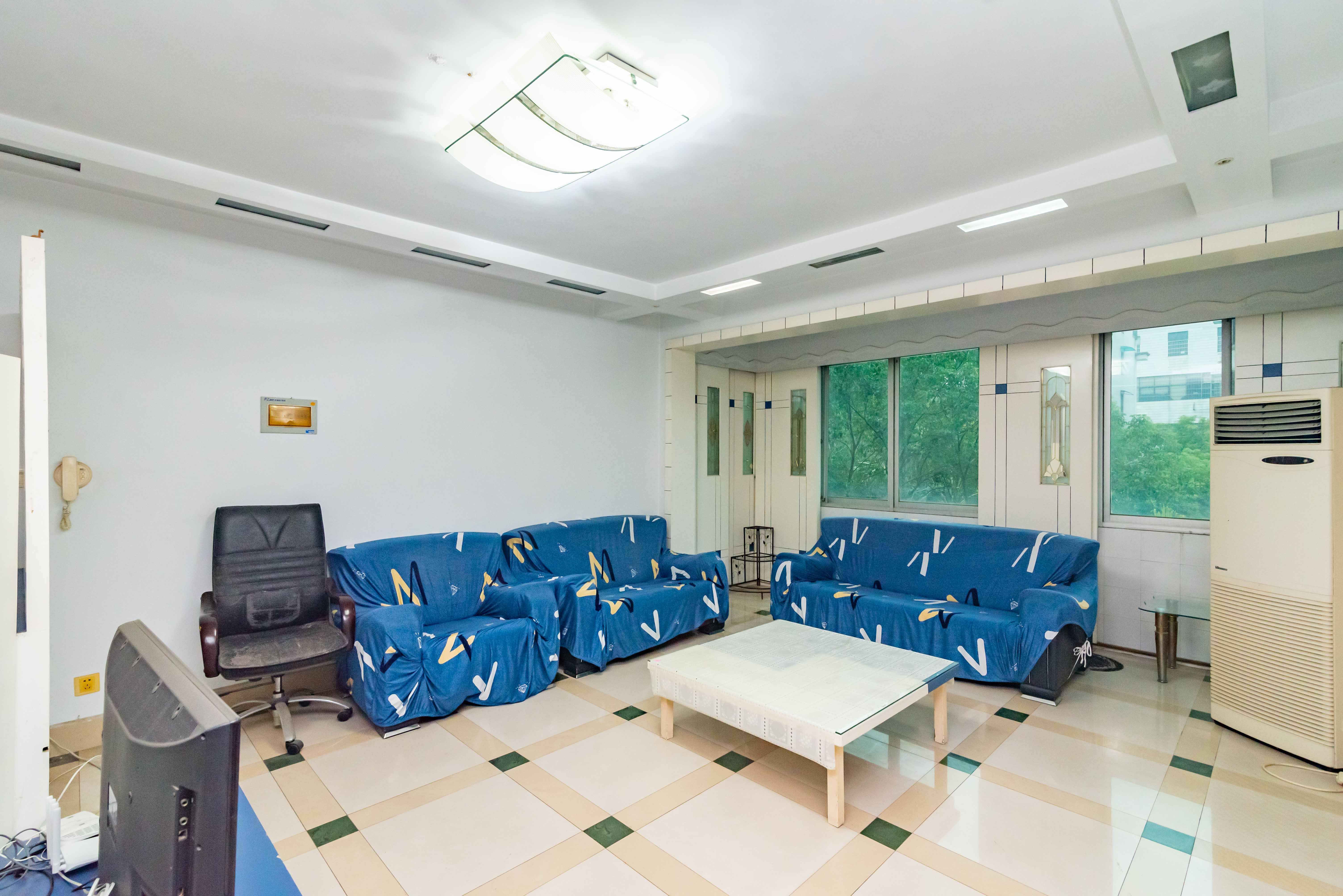 德邦新村  3室2廳2衛(wèi)   116.00萬客廳