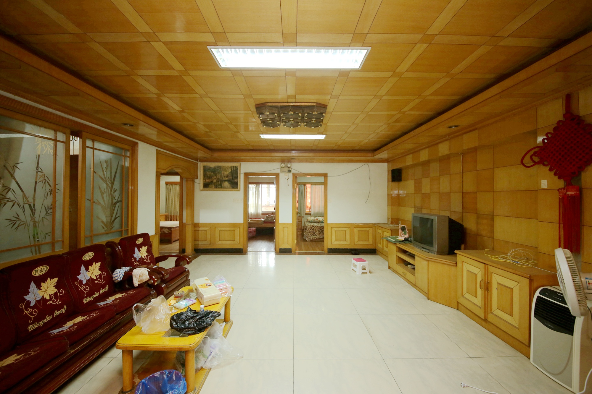 省建苑小区  4室2厅2卫   105.00万客厅