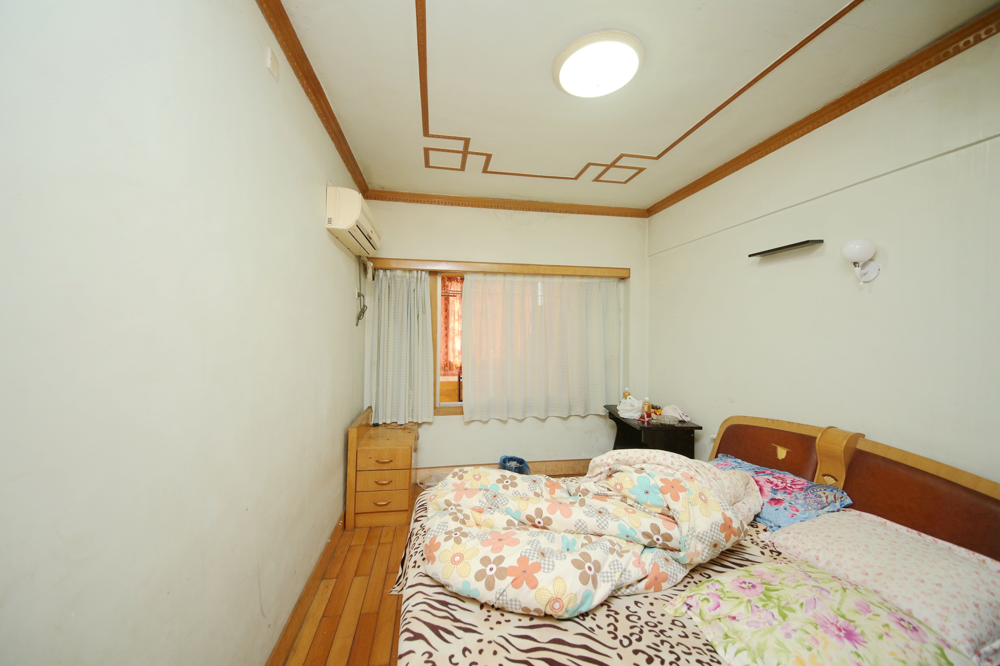 省建苑小区  4室2厅2卫   105.00万卧室