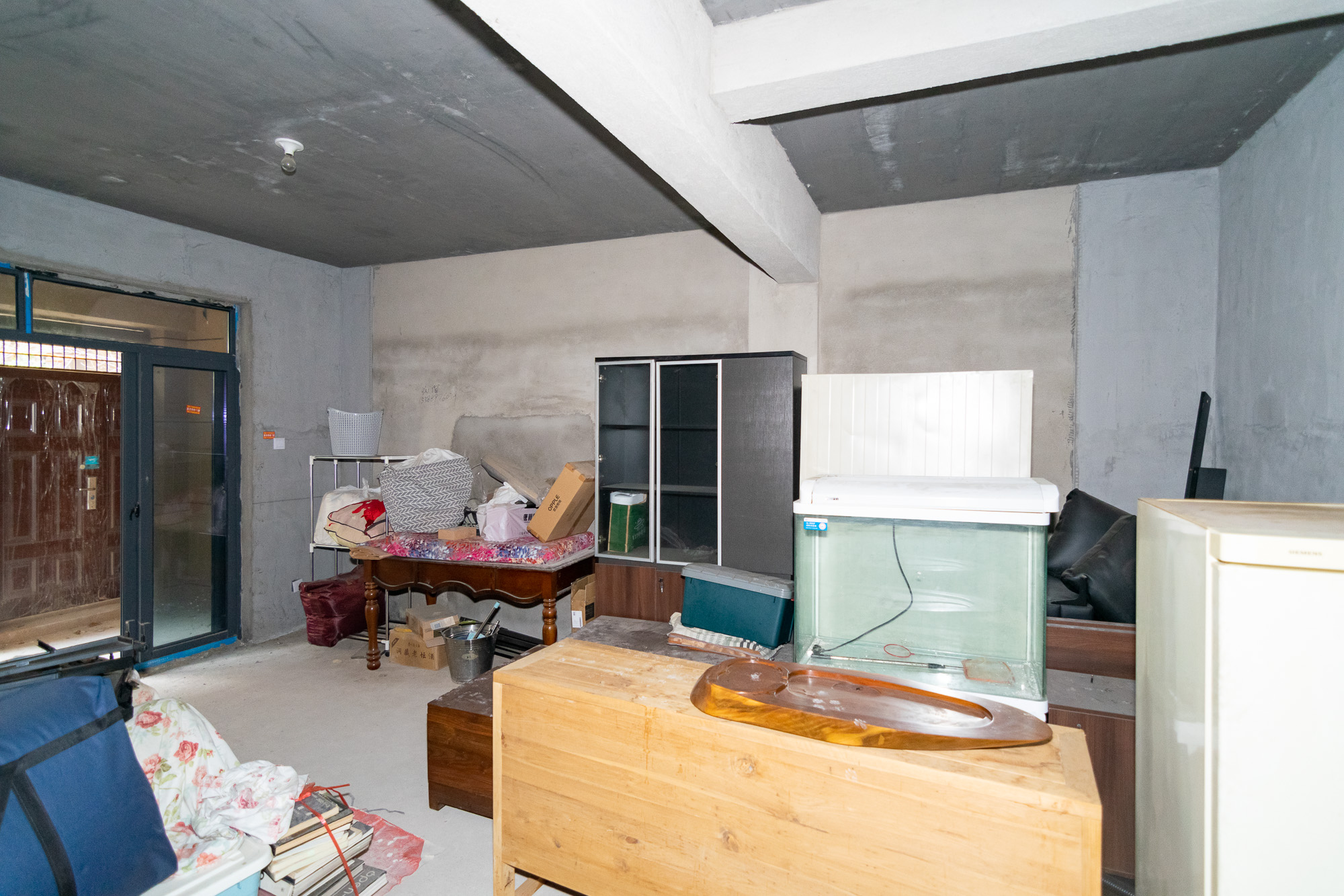 澳海澜庭  4室2厅2卫   120.00万客厅