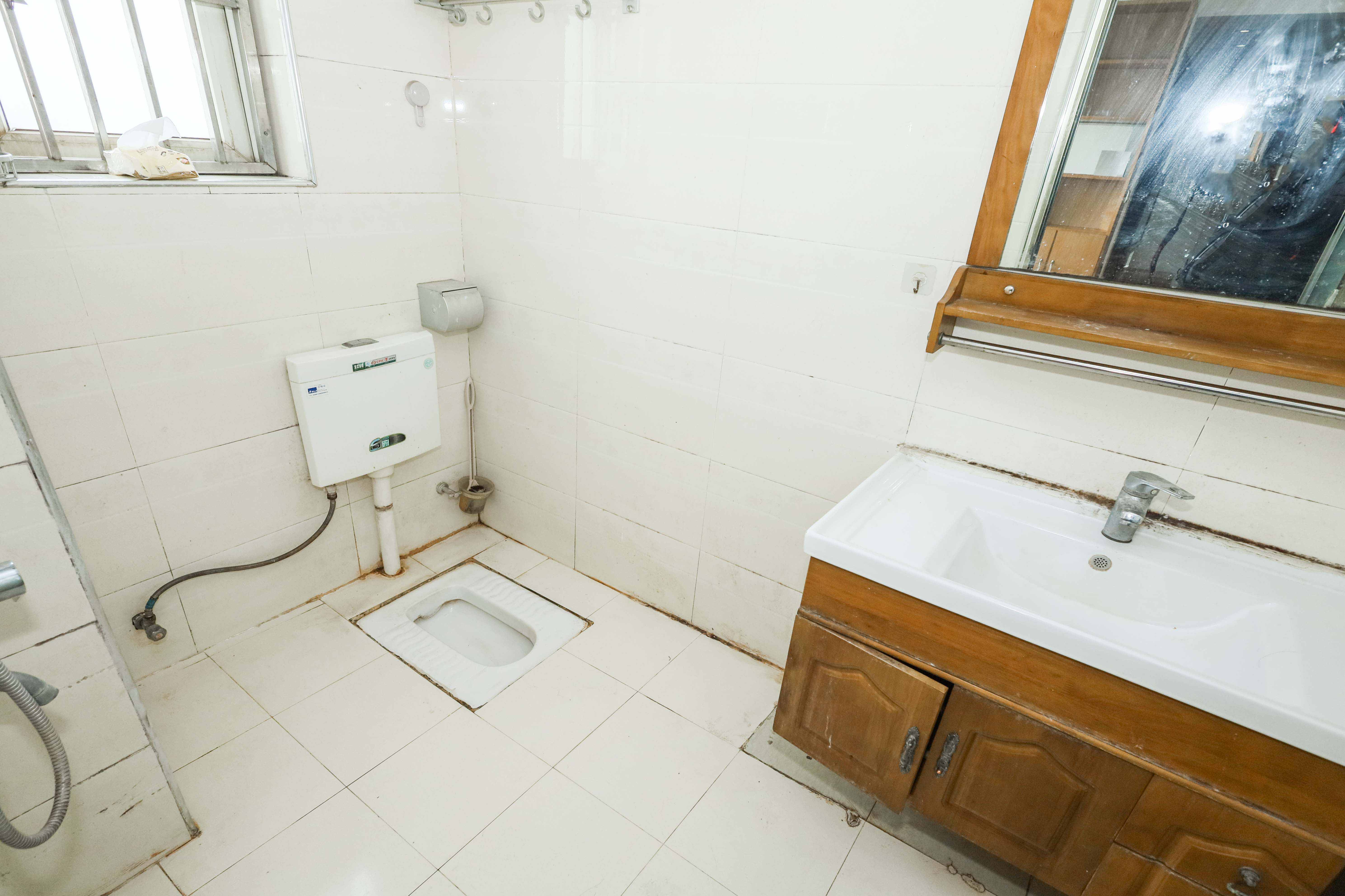 中房F联邦  2室2厅1卫   62.80万卫生间
