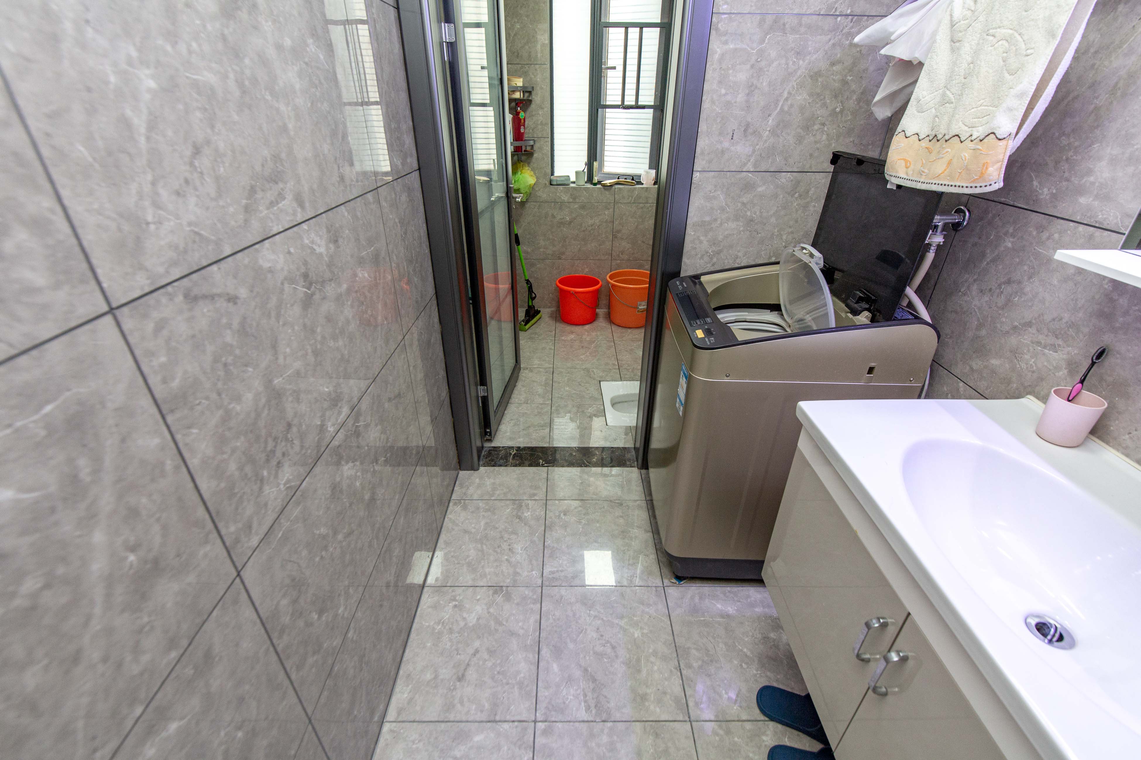 清溪川九号  3室2厅2卫    205.0万卫生间