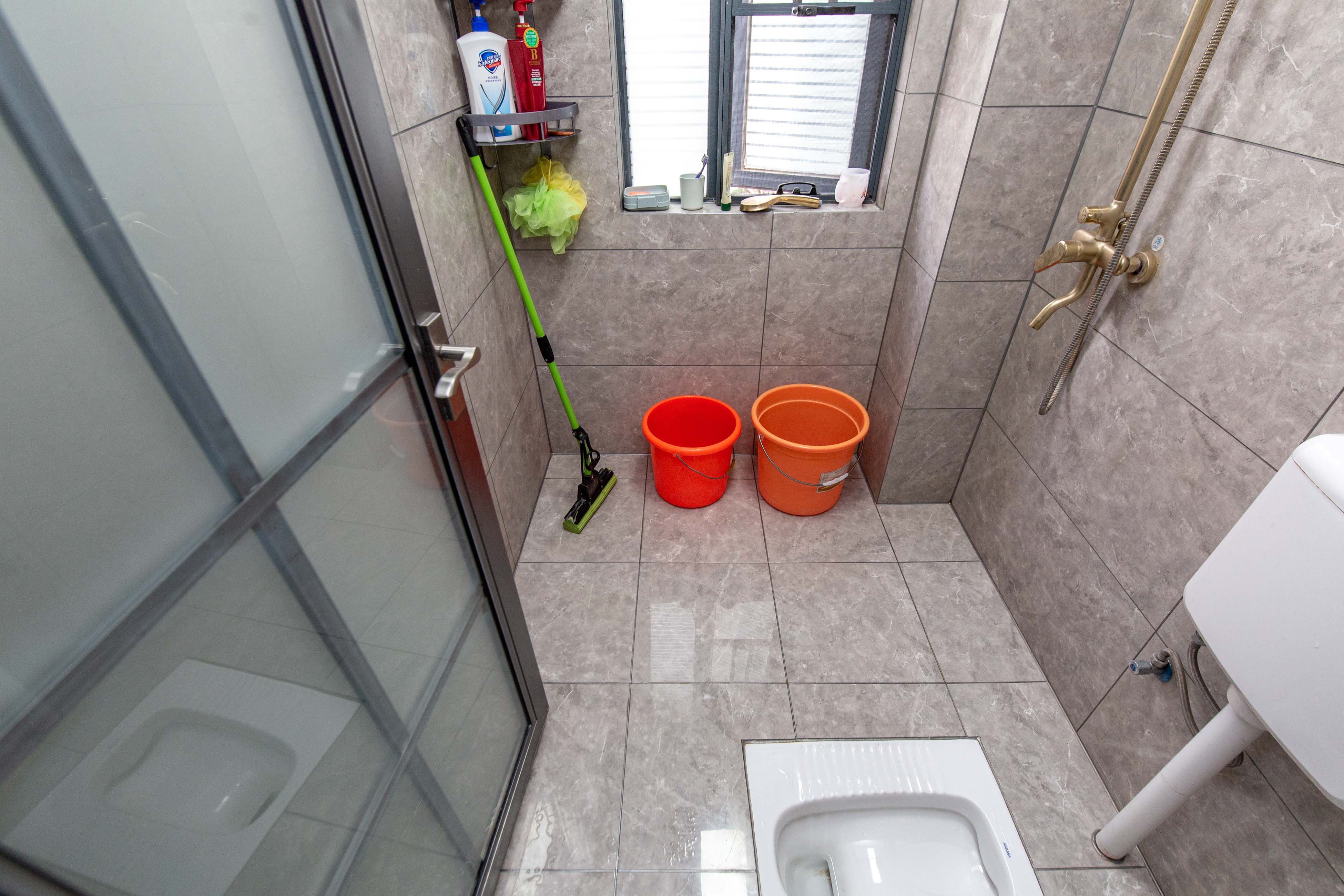 清溪川九号  3室2厅2卫    205.0万卫生间