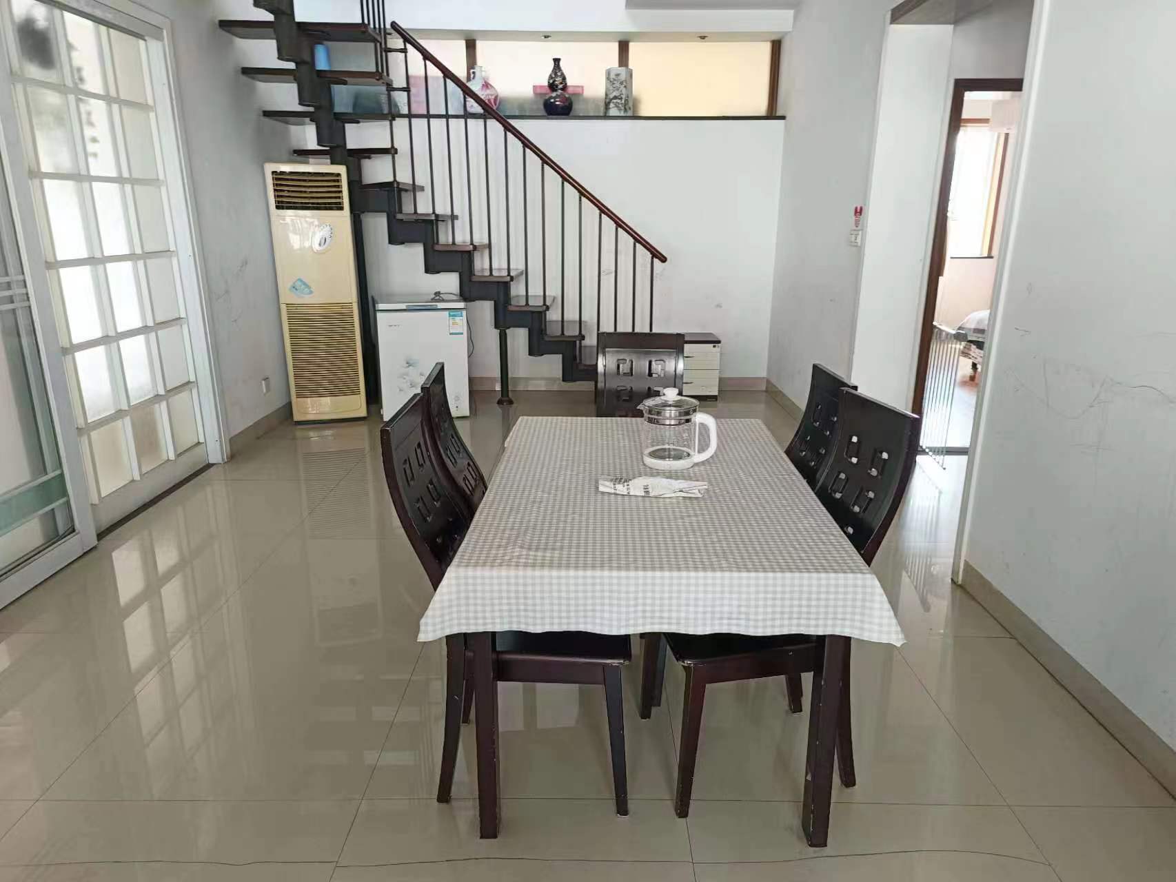 青年乐园 6室2厅3卫 120.00万 青年乐园 6室2厅3卫 120.00万室内图