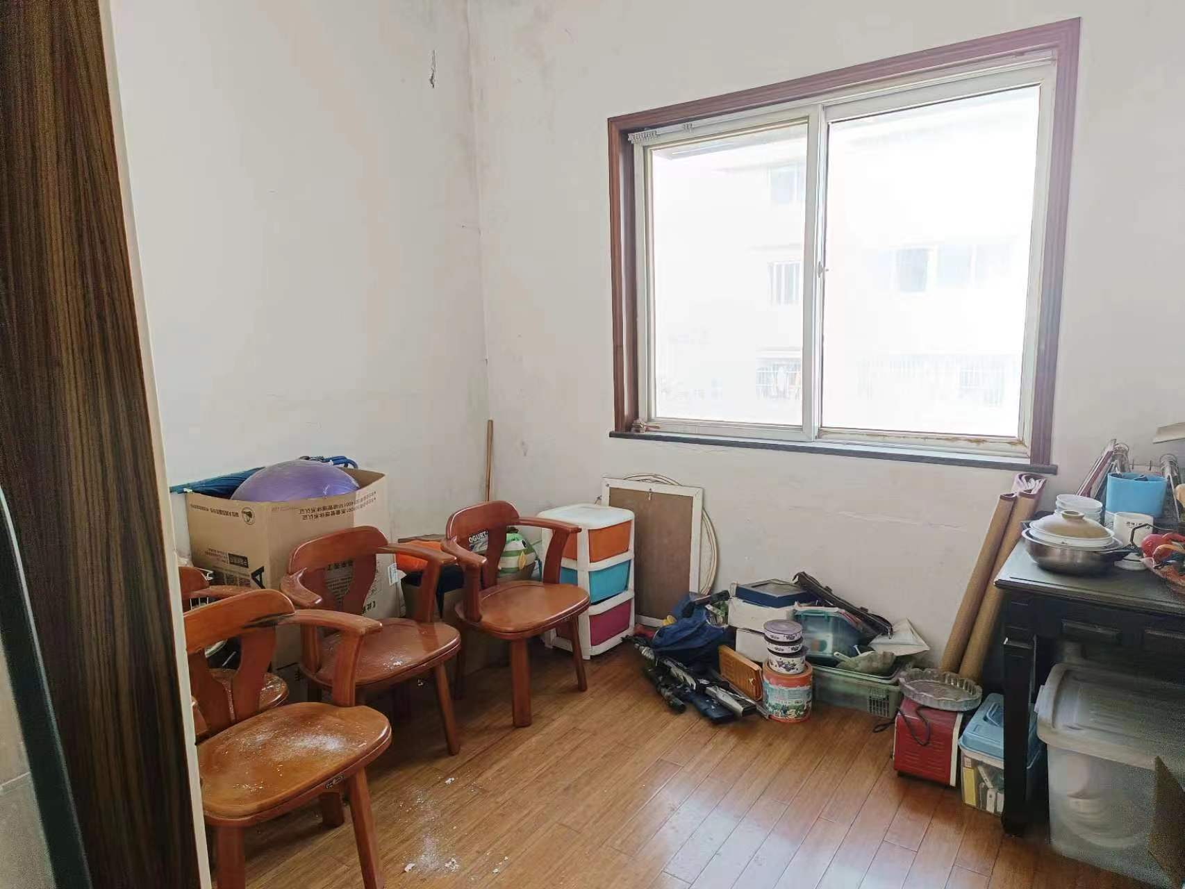 青年乐园 6室2厅3卫 120.00万 青年乐园 6室2厅3卫 120.00万室内图