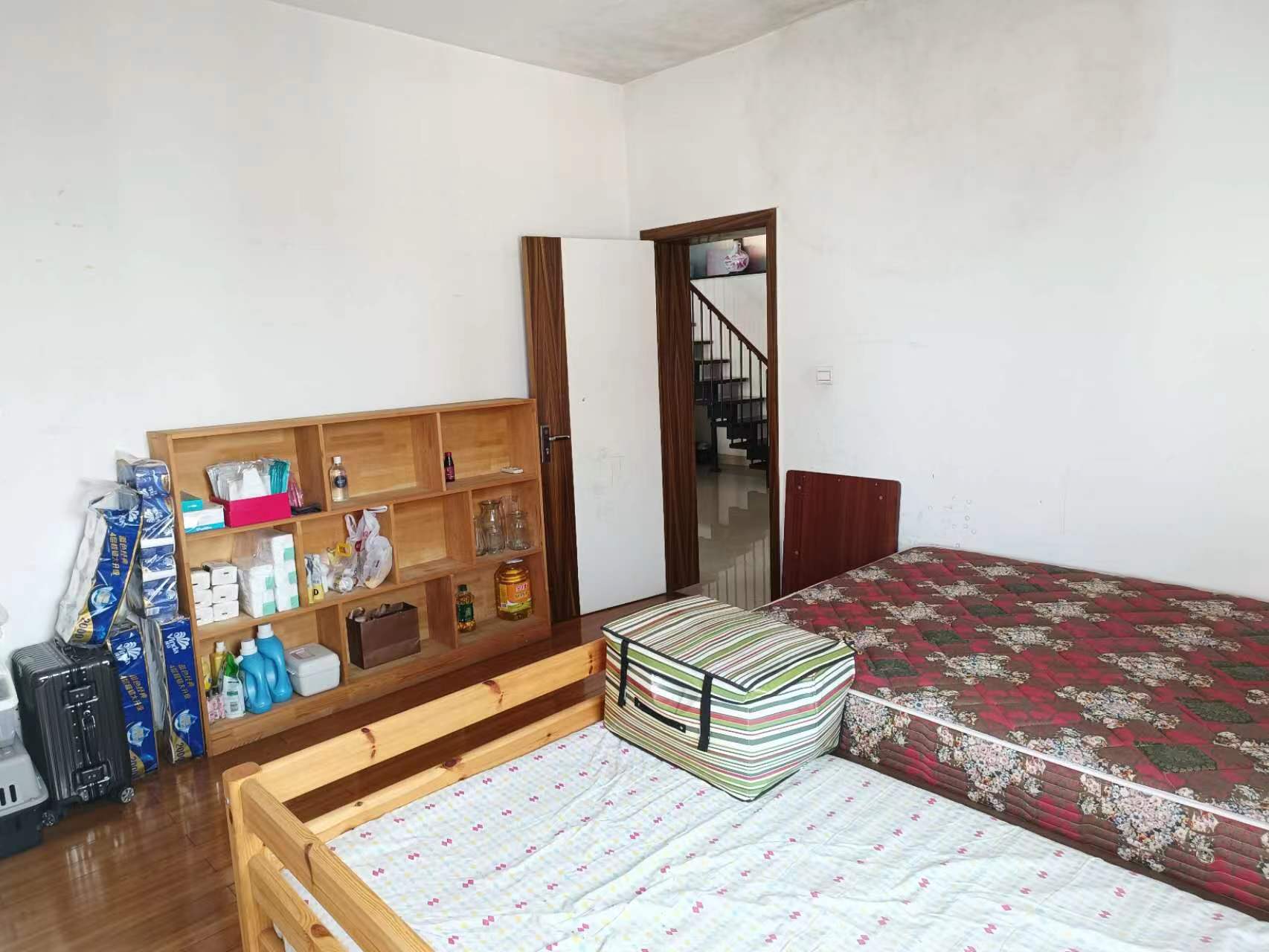 青年乐园 6室2厅3卫 120.00万 青年乐园 6室2厅3卫 120.00万室内图