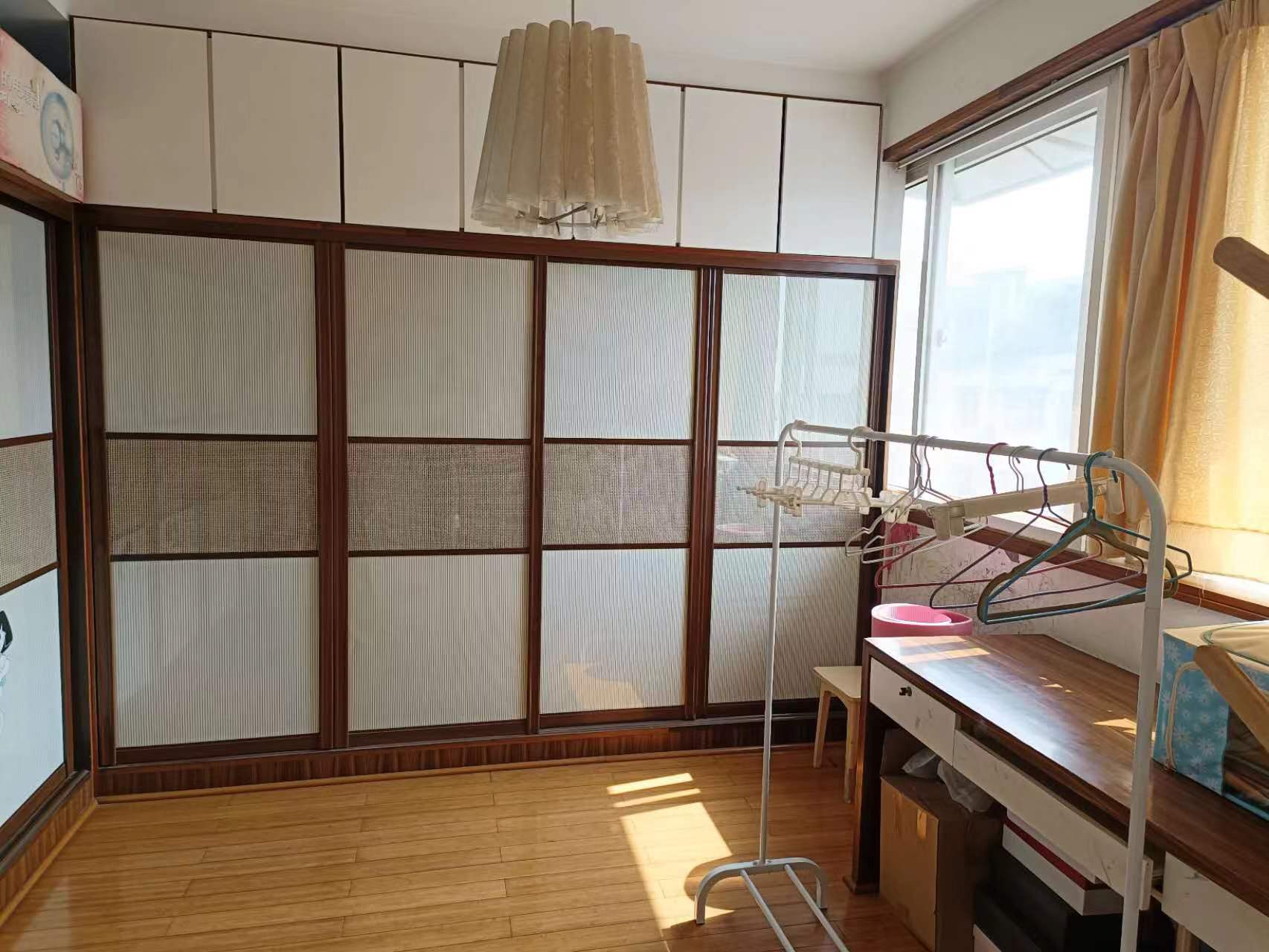 青年乐园 6室2厅3卫 120.00万 青年乐园 6室2厅3卫 120.00万室内图