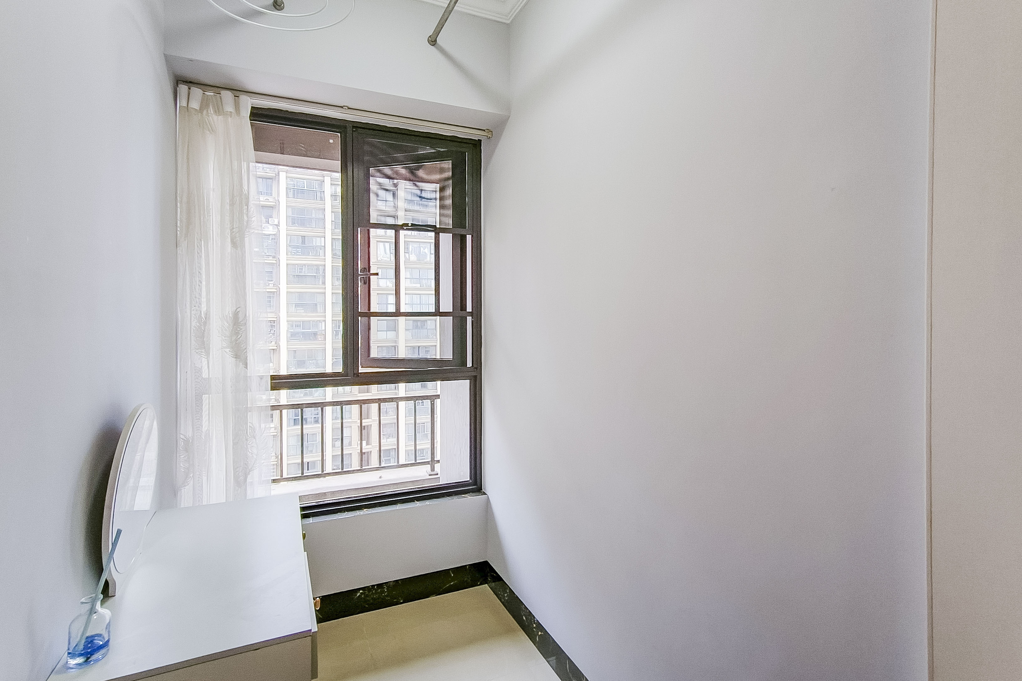 融创融公馆(融创臻苑) 1室1厅1卫 36.00万 融创融公馆(融创臻苑) 1室1厅1卫 36.00万阳台