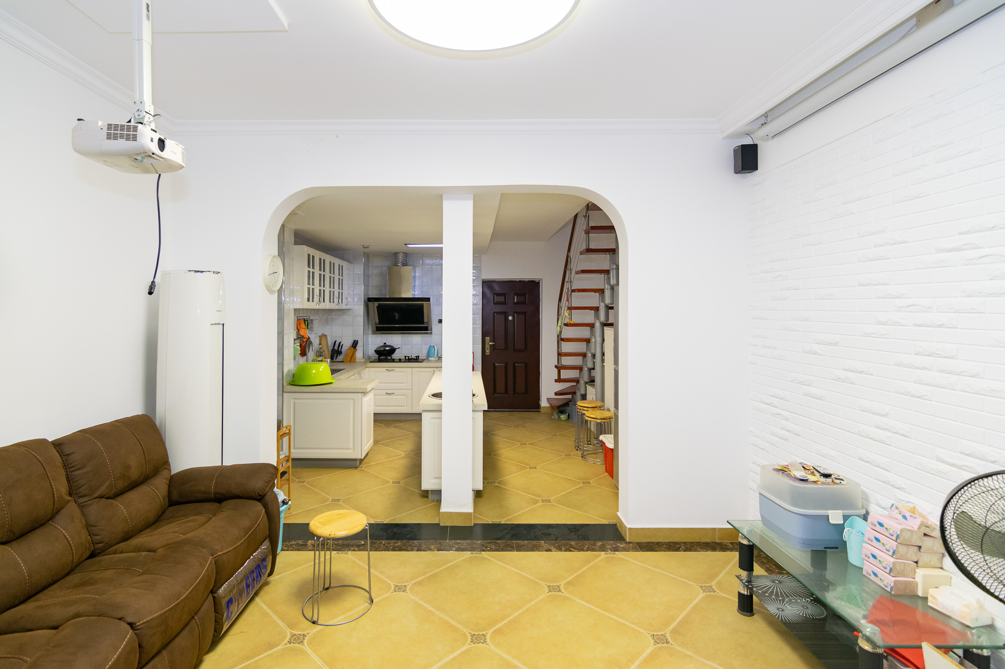 勤诚达新界 2室2厅1卫 68.00万 勤诚达新界 2室2厅1卫 68.00万客厅