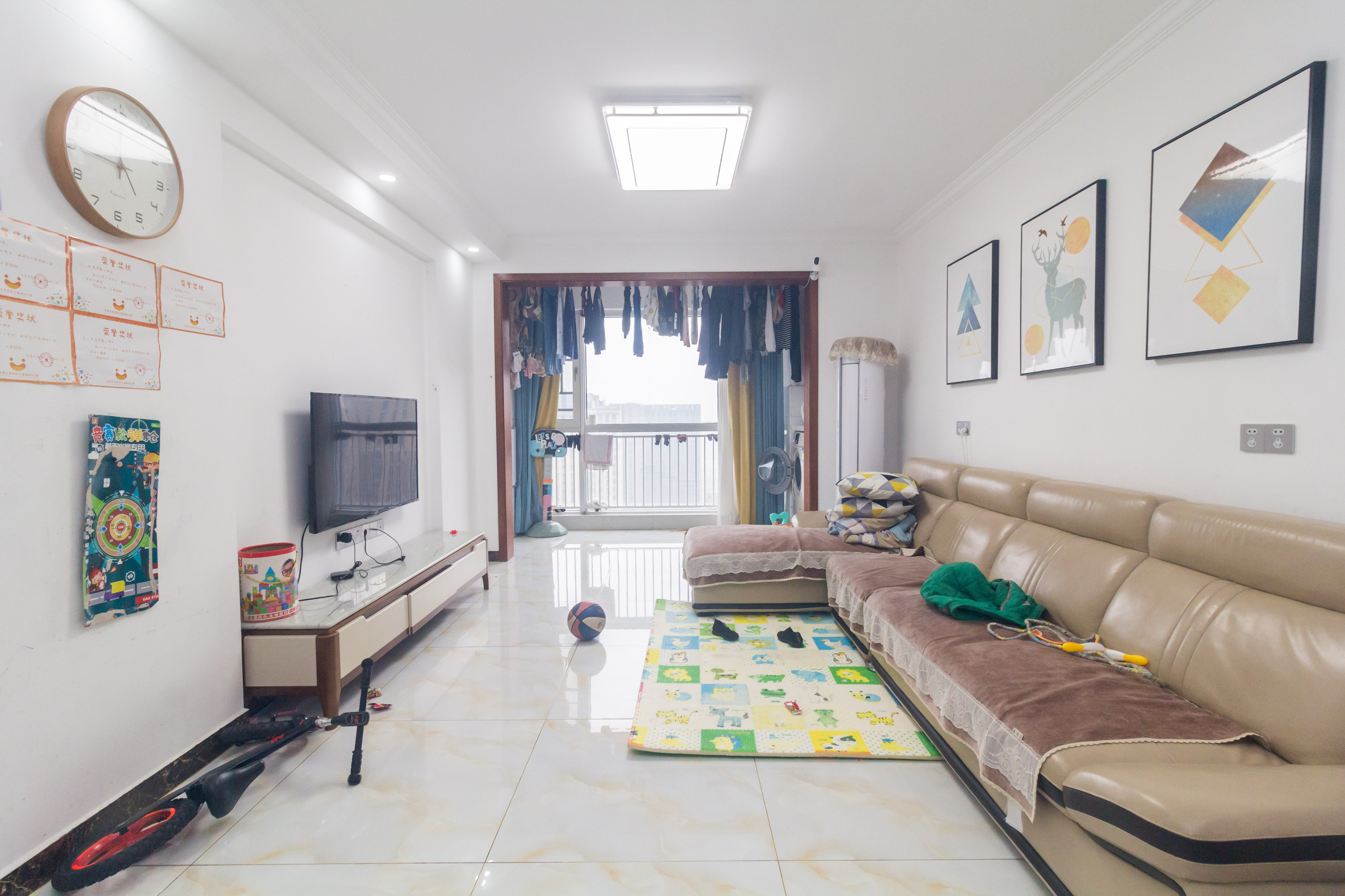 芙蓉万国城MOMA(卓越汇富苑) 4室1厅1卫 118.00万 芙蓉万国城MOMA(卓越汇富苑) 4室1厅1卫 118.00万客厅