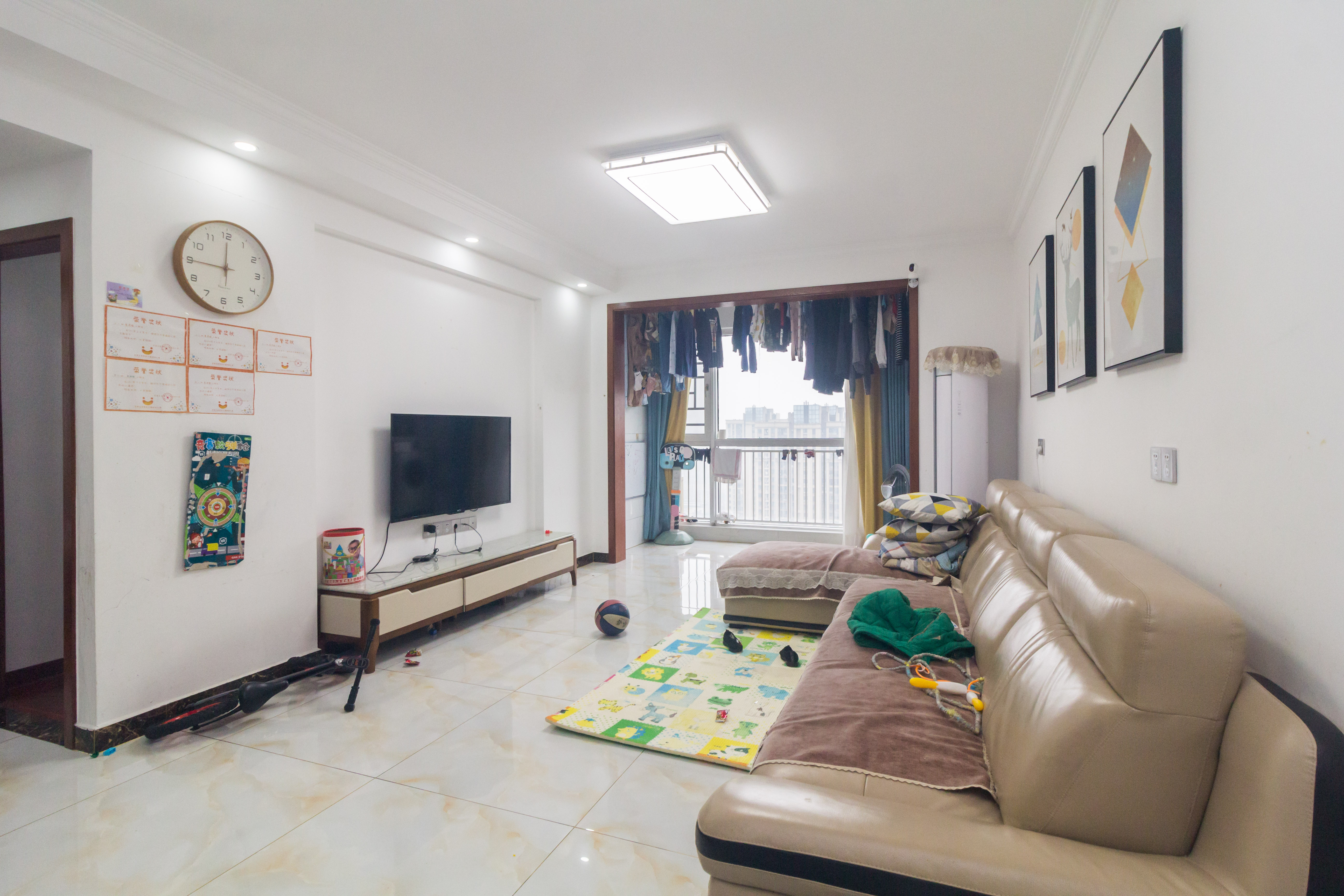 芙蓉万国城MOMA(卓越汇富苑) 4室1厅1卫 118.00万 芙蓉万国城MOMA(卓越汇富苑) 4室1厅1卫 118.00万客厅