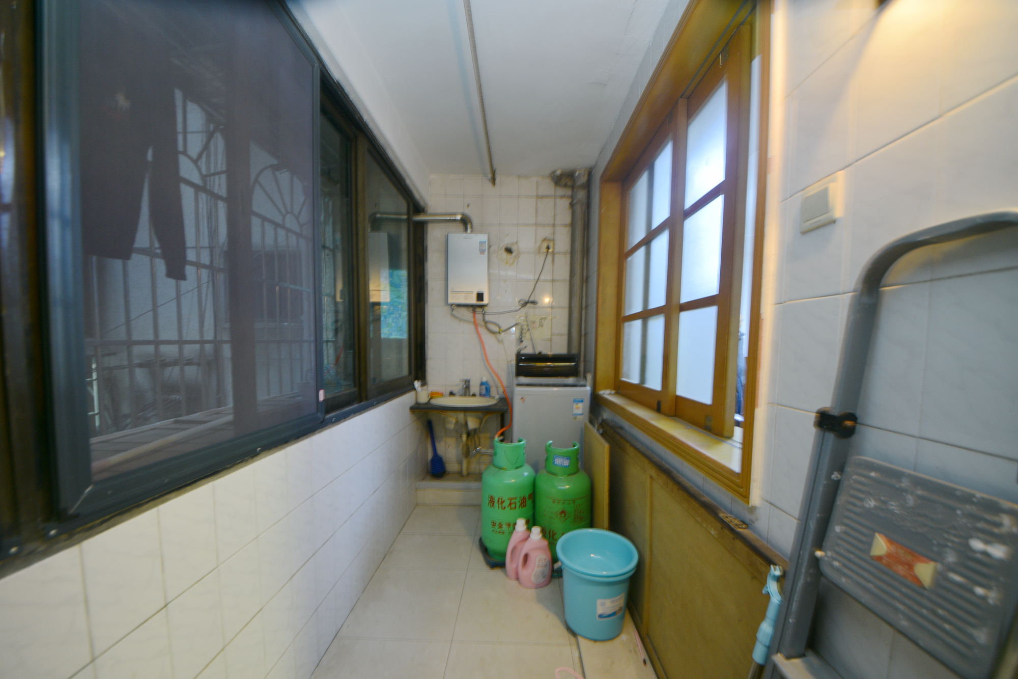 长沙建设银行三支行宿舍  3室2厅1卫   94.00万阳台