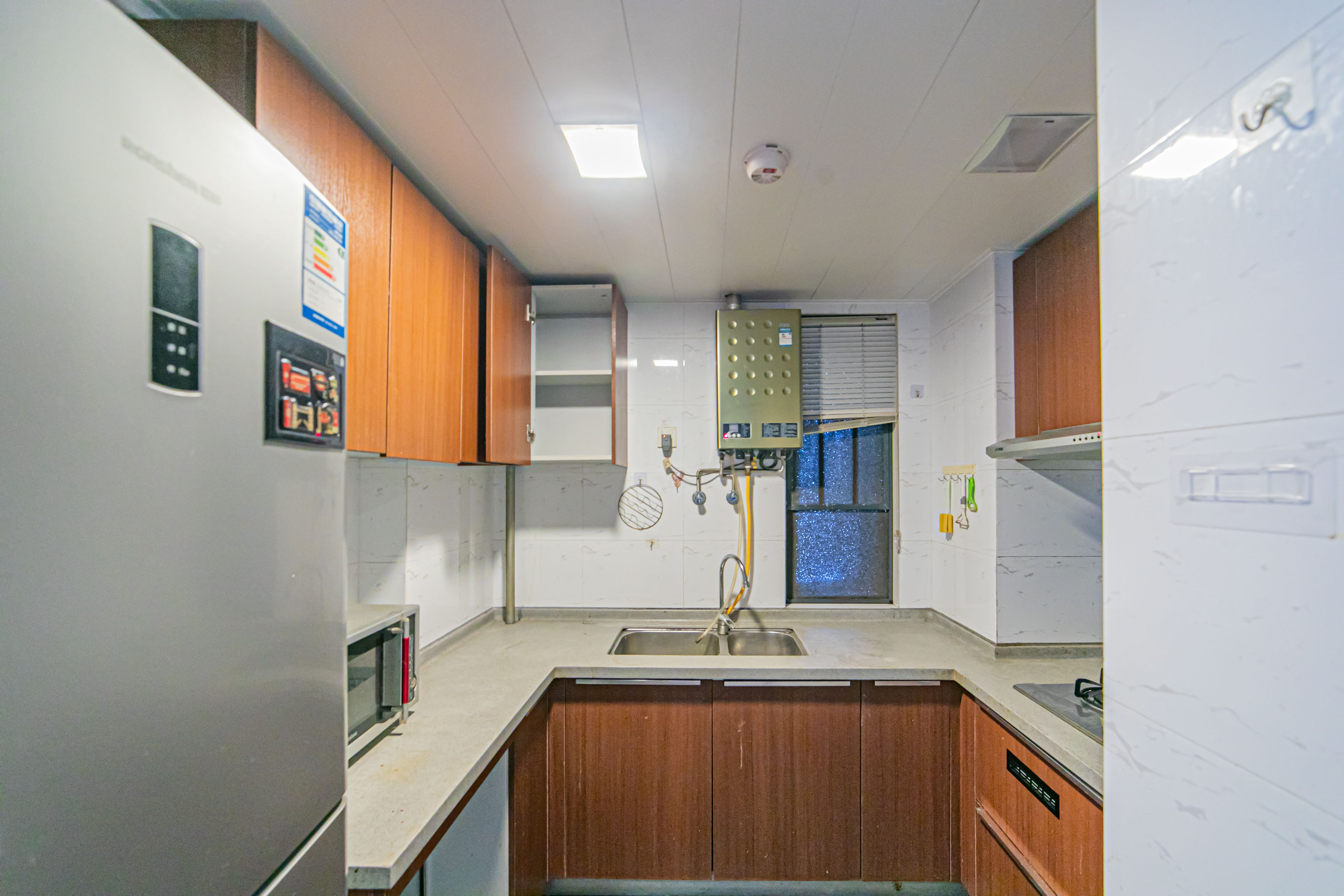 万科城  3室2厅1卫    90.0万厨房