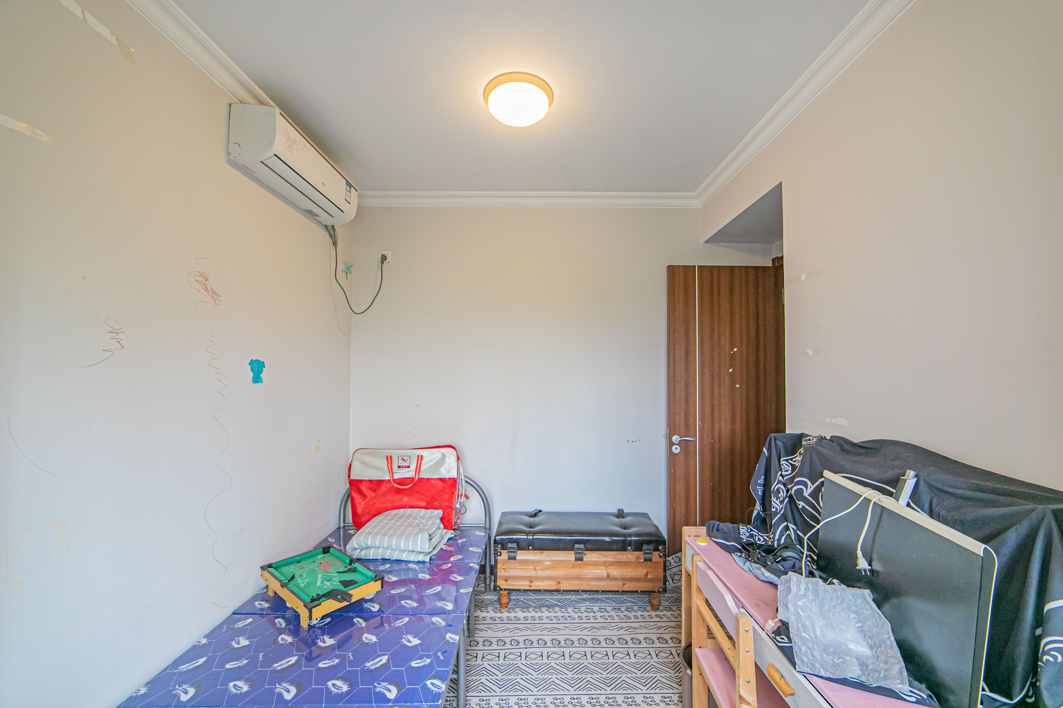 万科城  3室2厅1卫    90.0万卧室