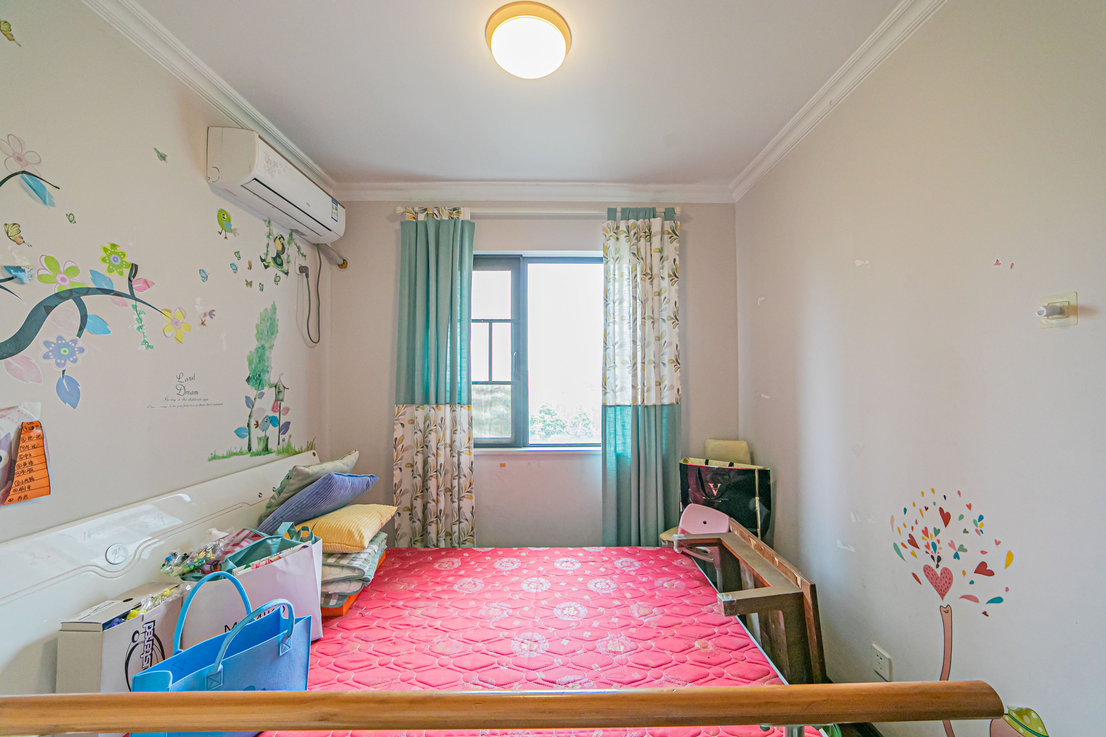 万科城  3室2厅1卫    90.0万卧室