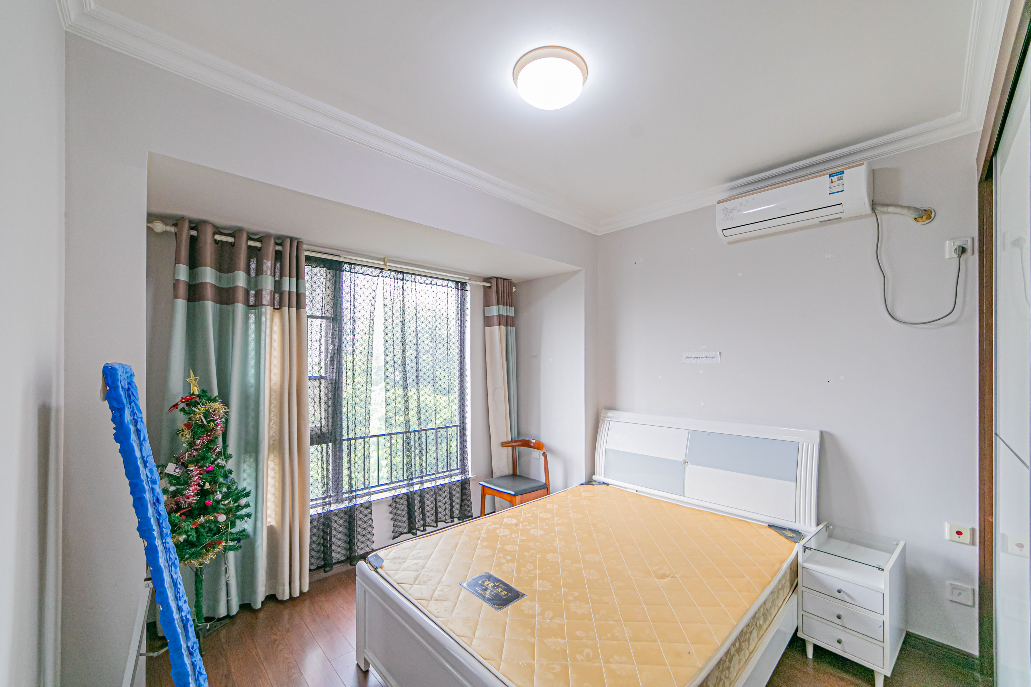 万科城  3室2厅1卫    90.0万卧室