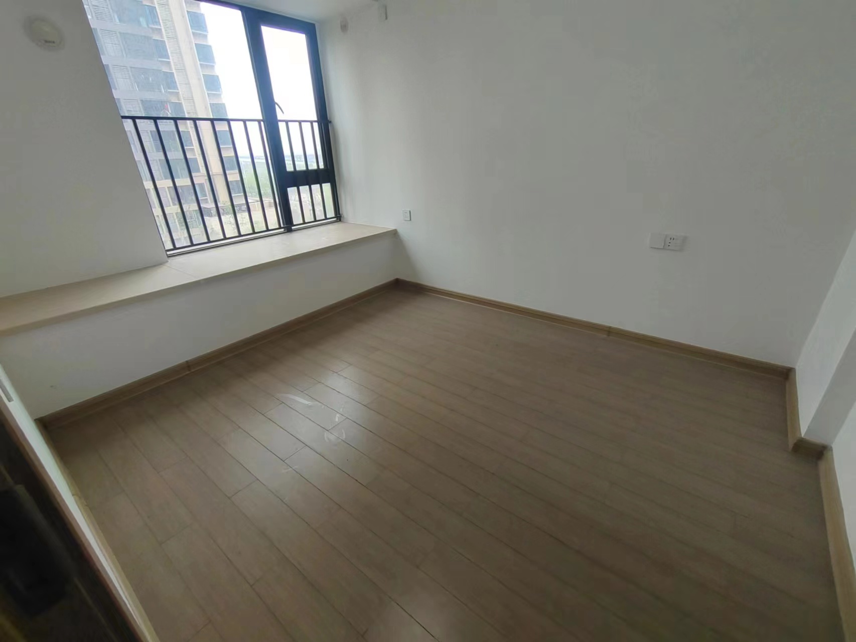 蓝溪谷 4室2厅2卫 102.00万 蓝溪谷 4室2厅2卫 102.00万室内图