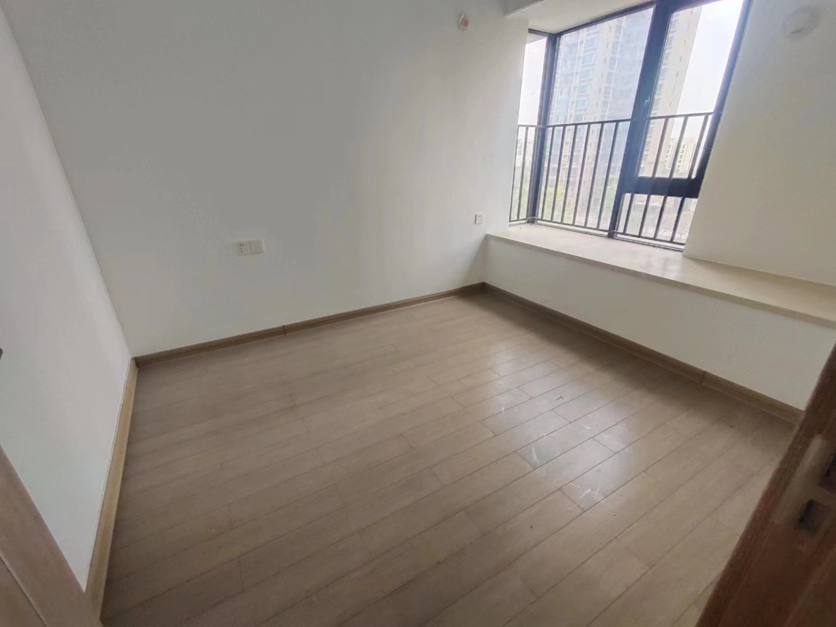 蓝溪谷 4室2厅2卫 102.00万 蓝溪谷 4室2厅2卫 102.00万室内图