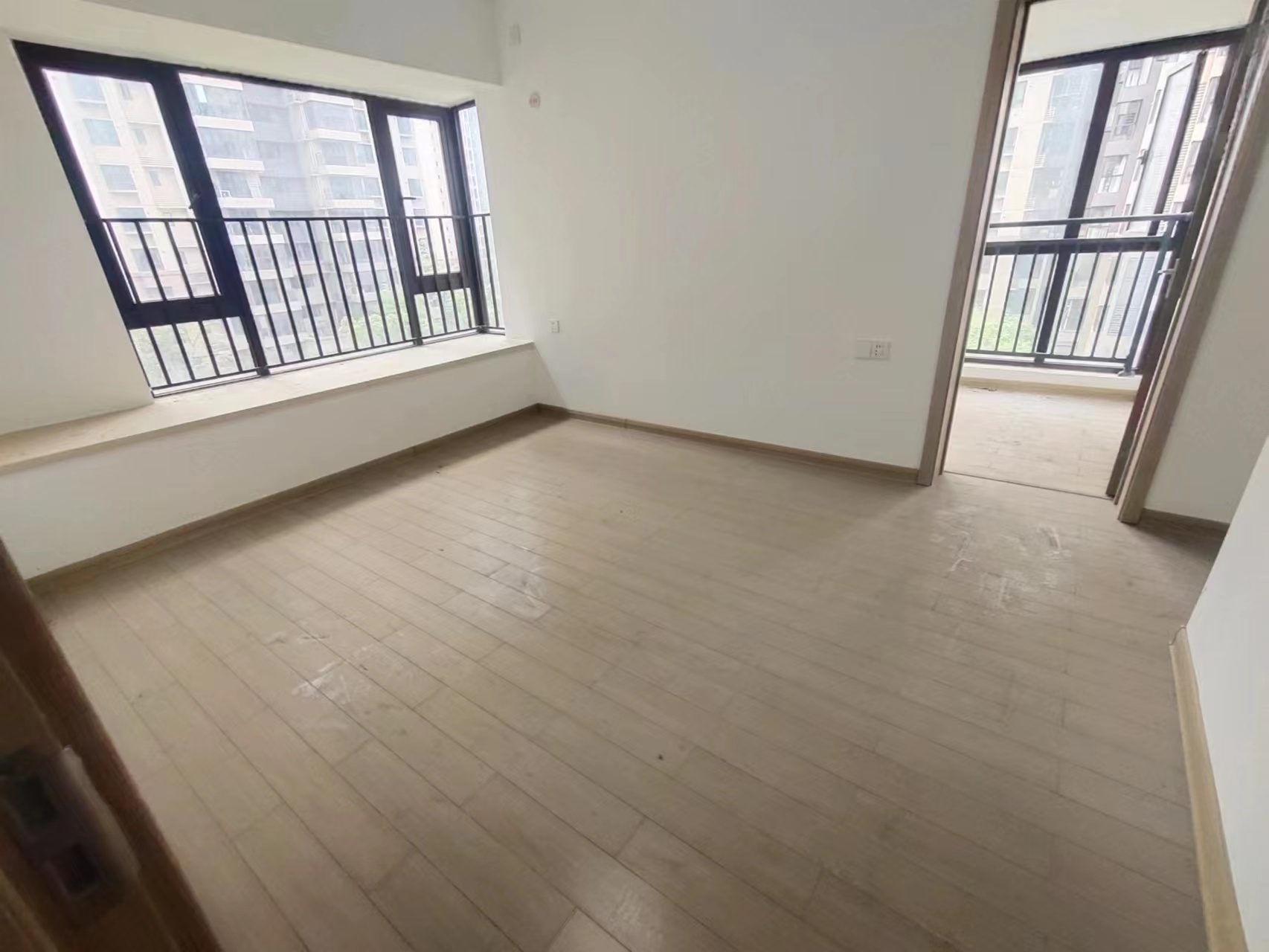 蓝溪谷 4室2厅2卫 102.00万 蓝溪谷 4室2厅2卫 102.00万室内图