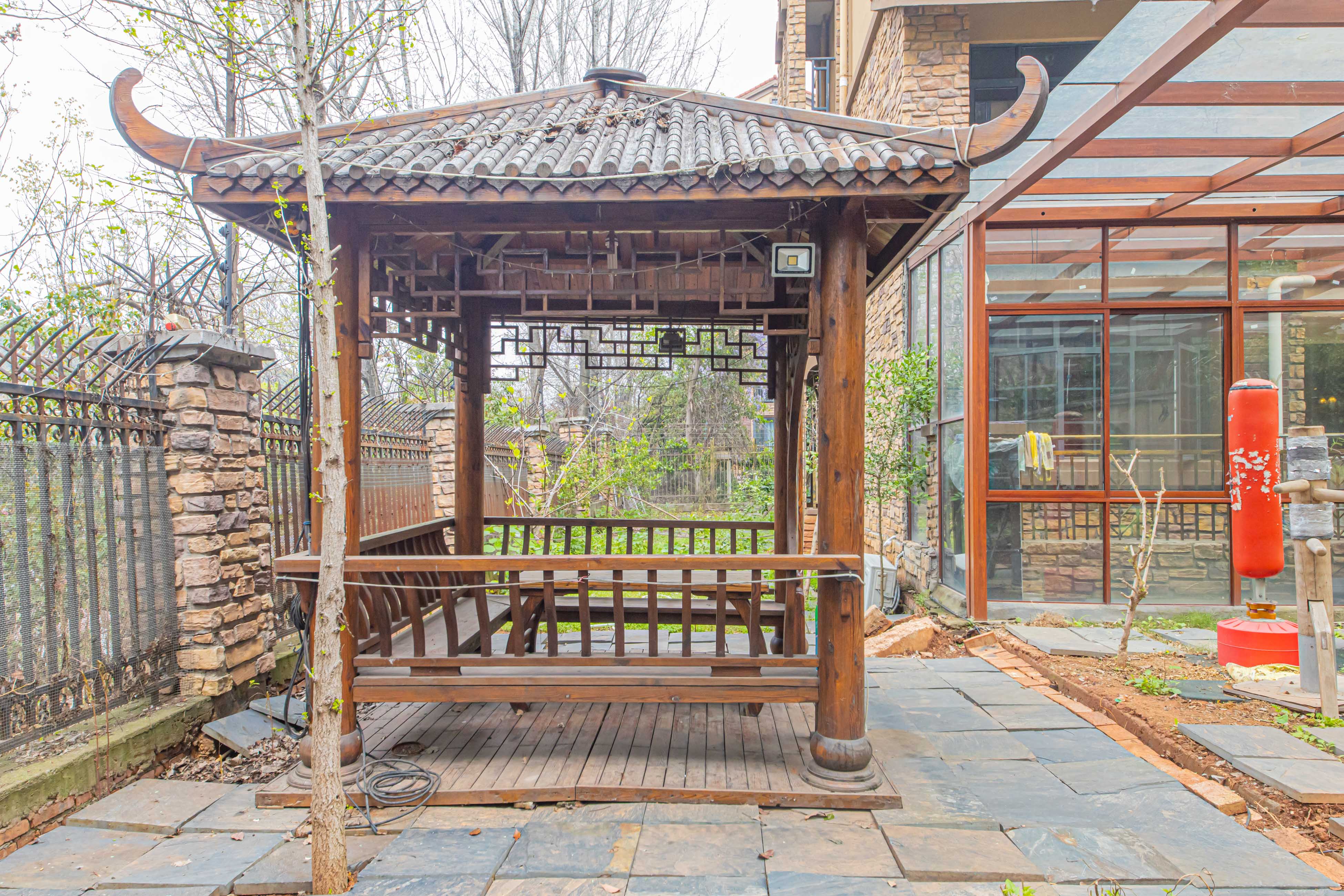 中建芙蓉和苑  4室2厅1卫   378.80万阳台